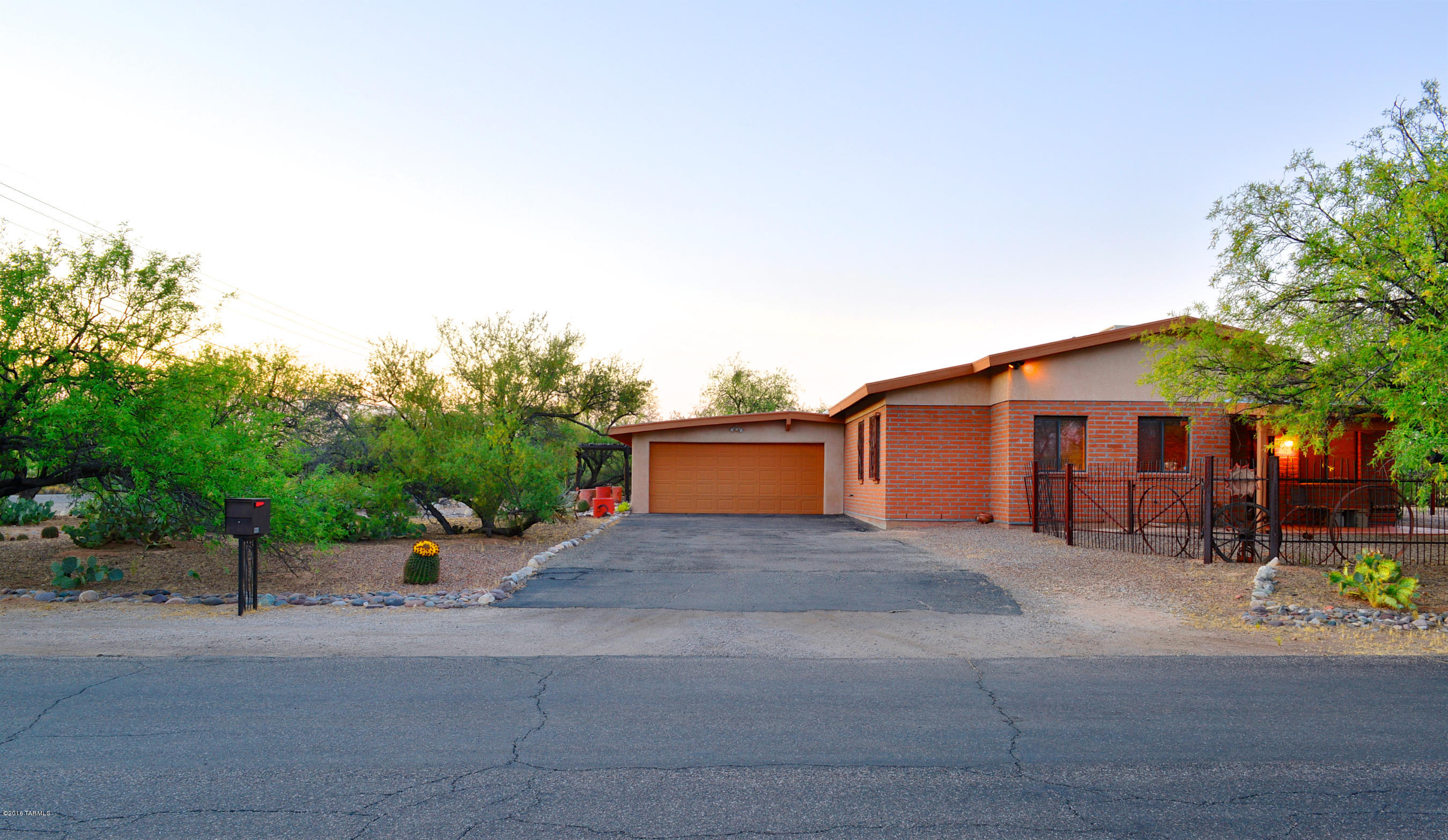 9060 N Calle Buena Vista