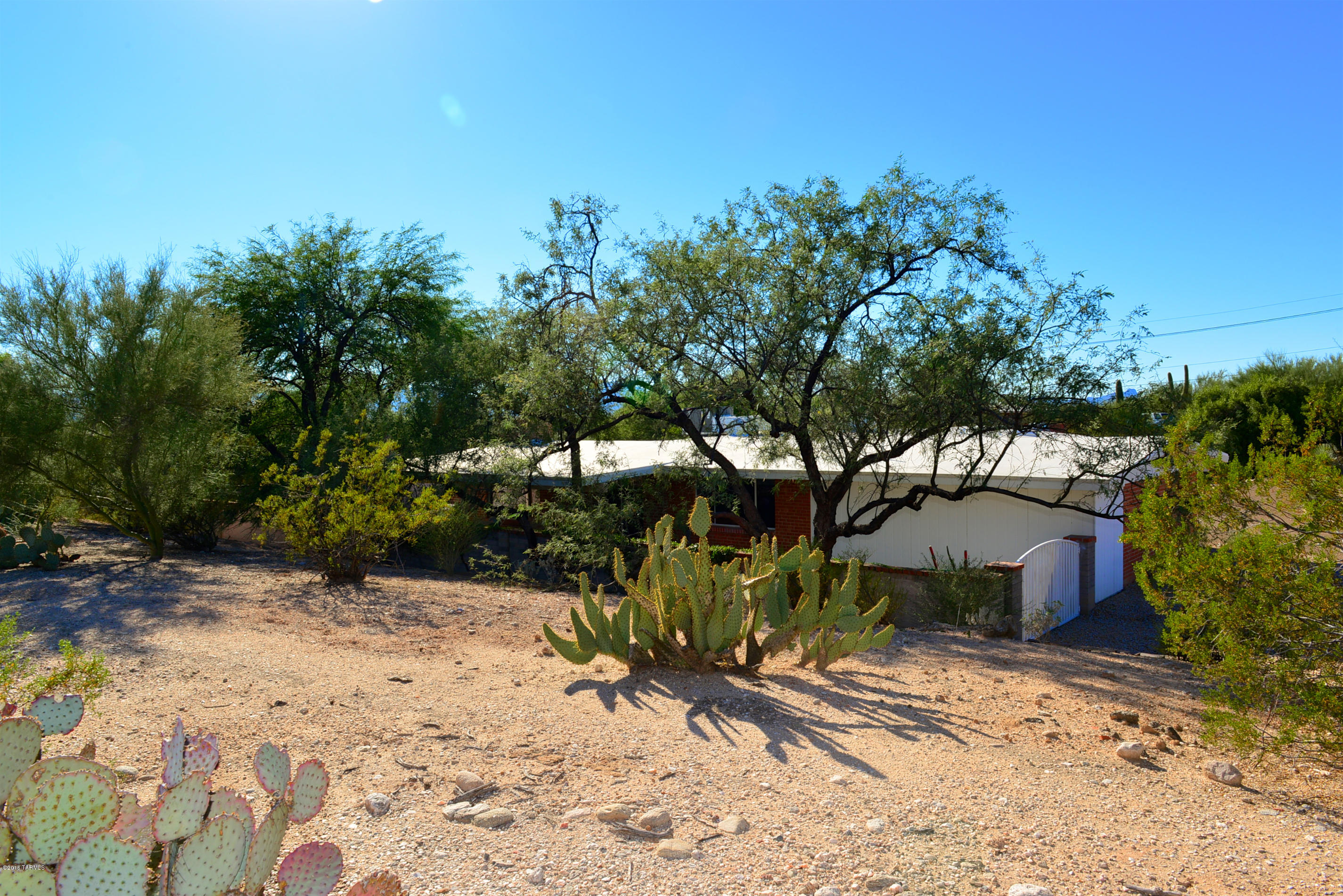 901 W Las Palmas Drive