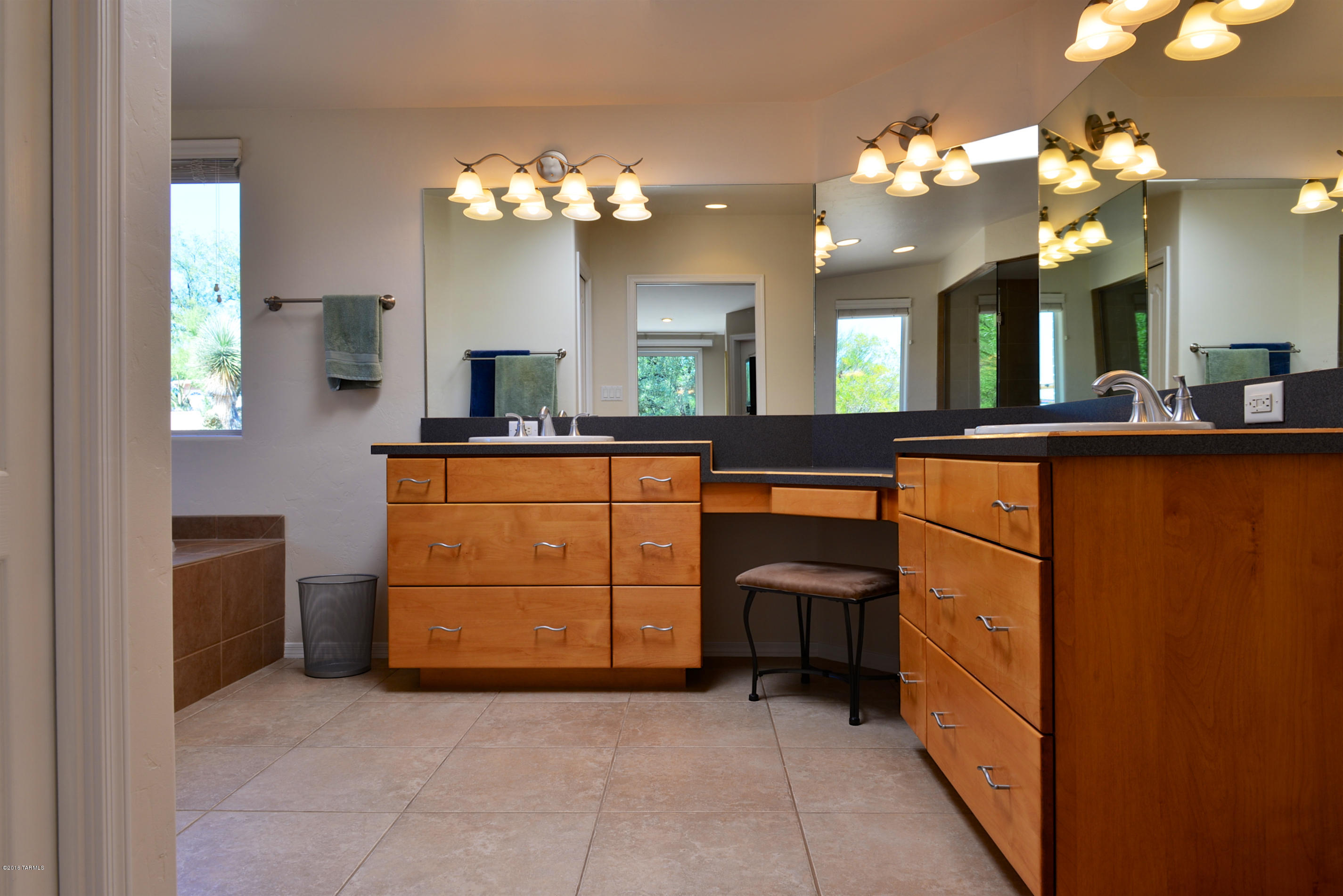 901 W Las Palmas Drive