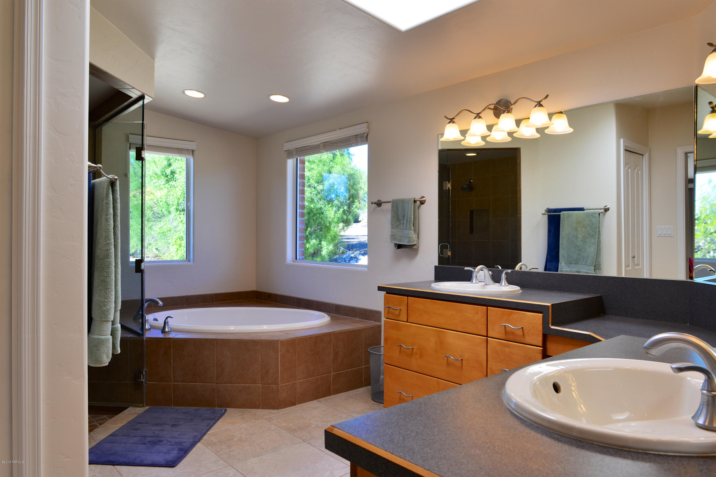 901 W Las Palmas Drive