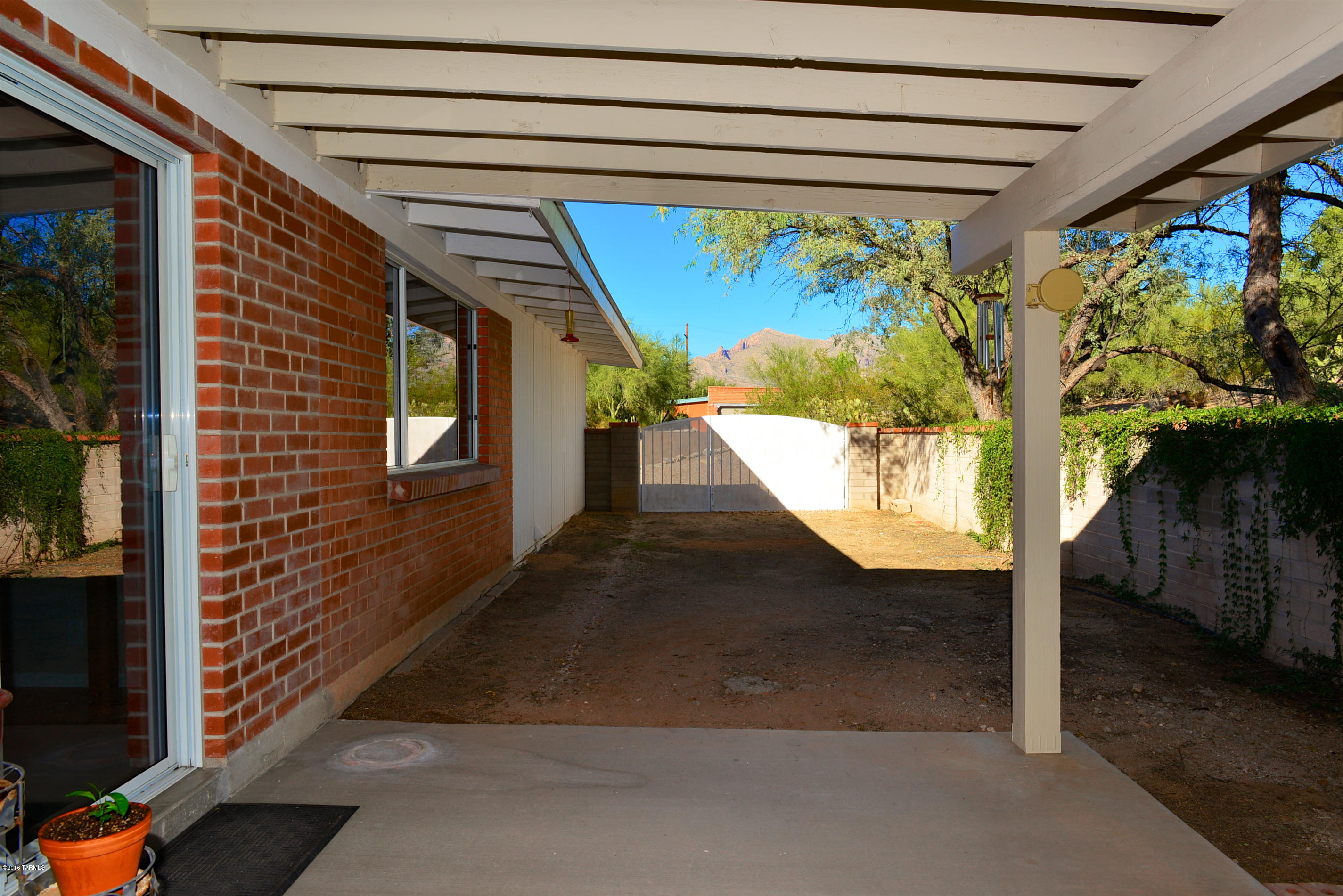 901 W Las Palmas Drive