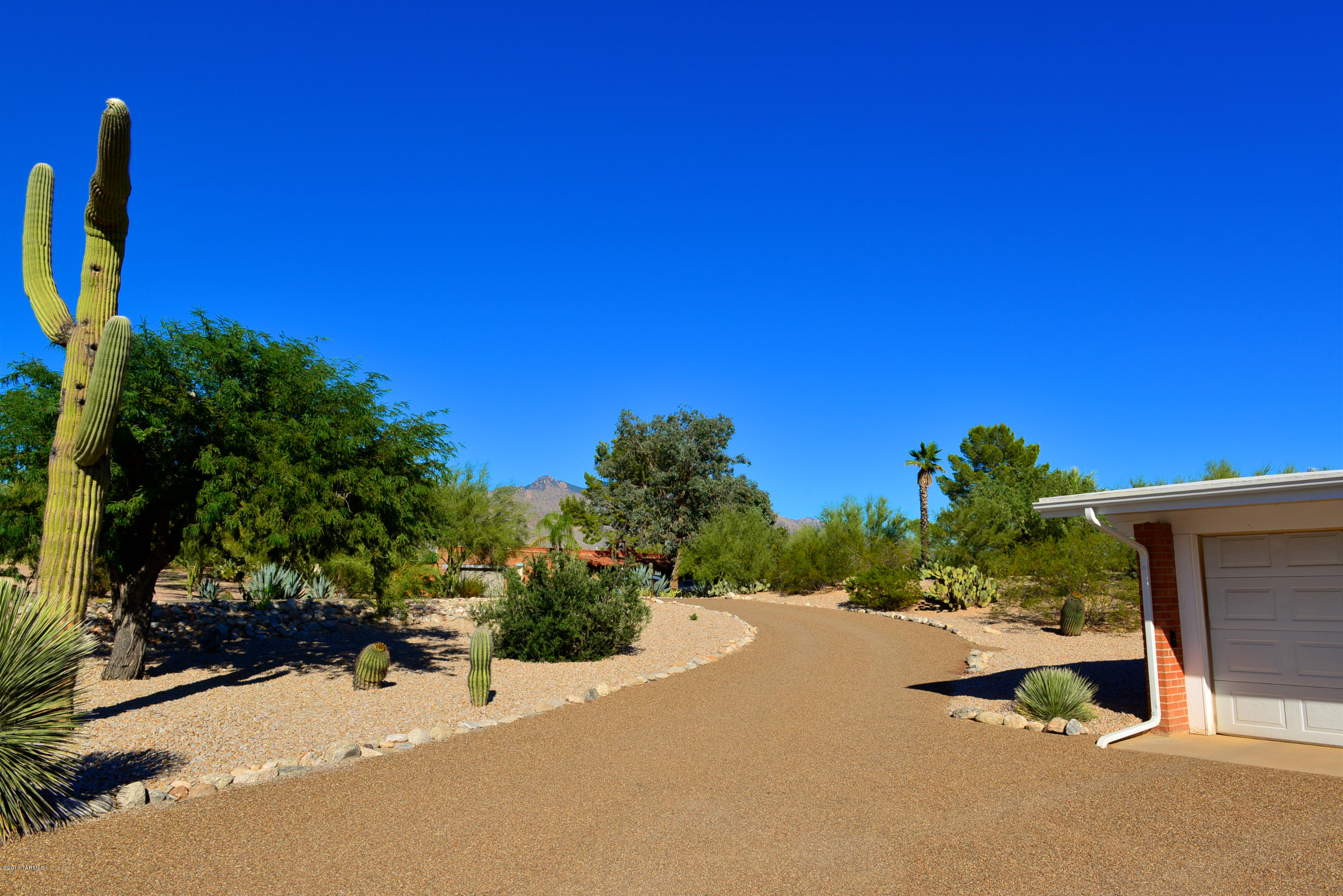 901 W Las Palmas Drive