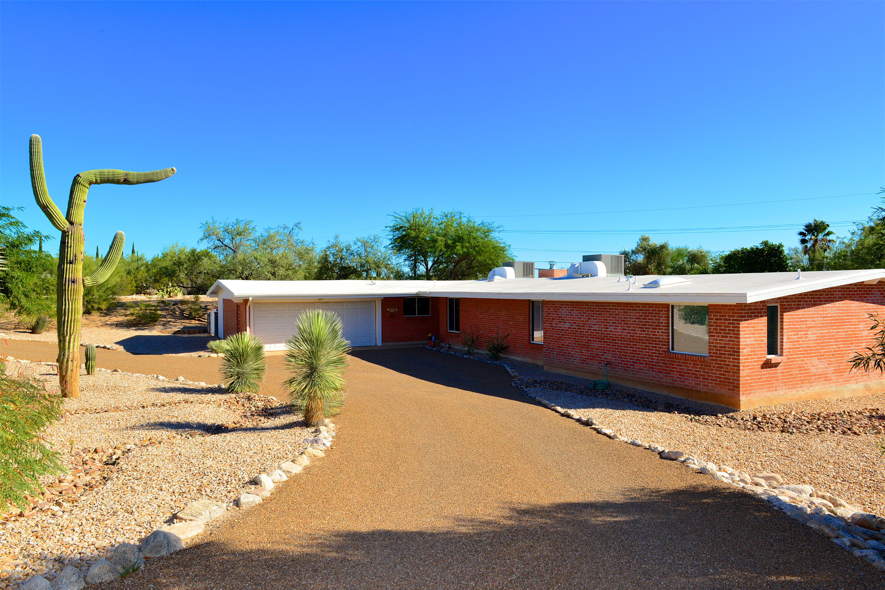 901 W Las Palmas Drive