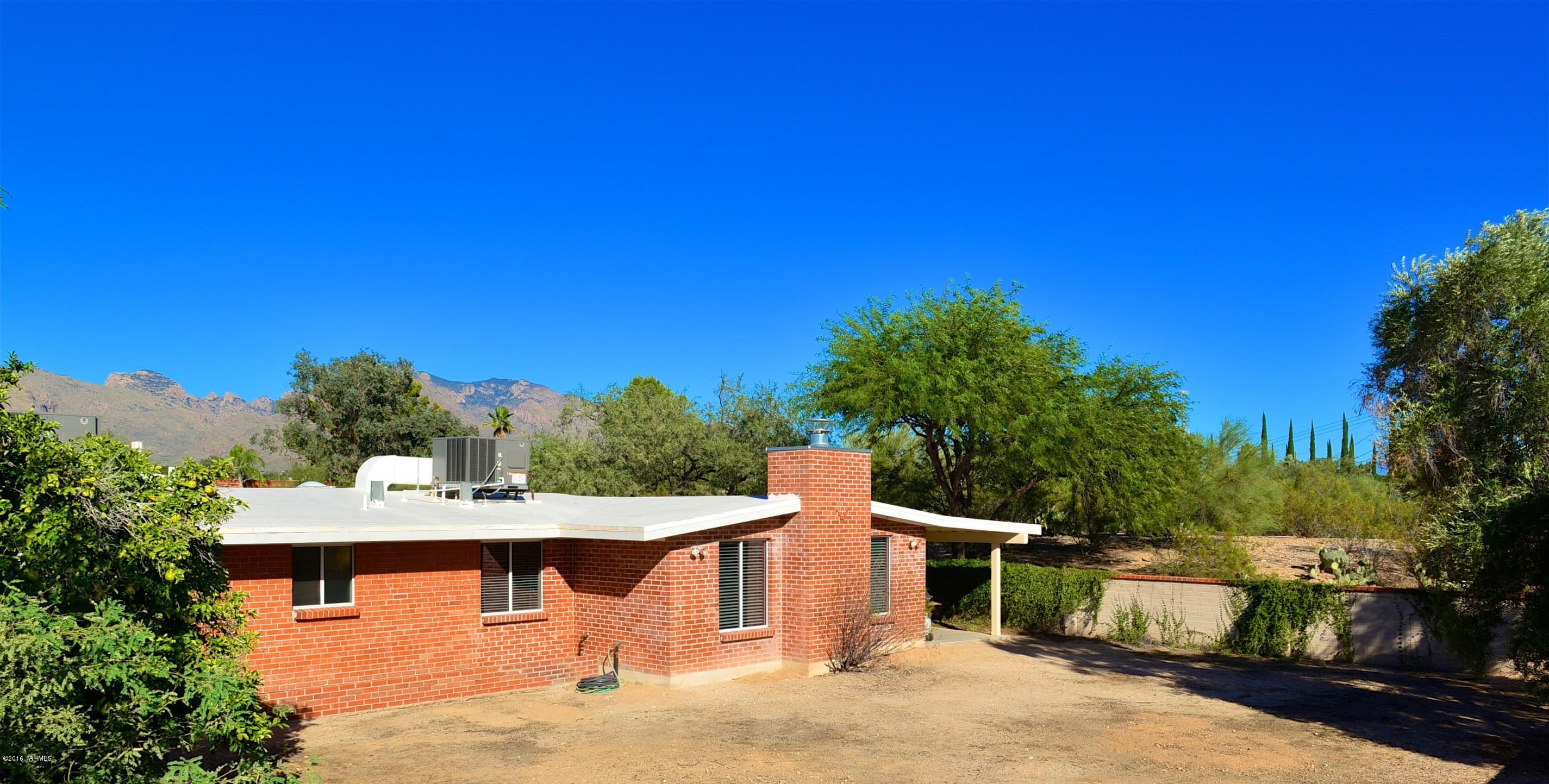 901 W Las Palmas Drive