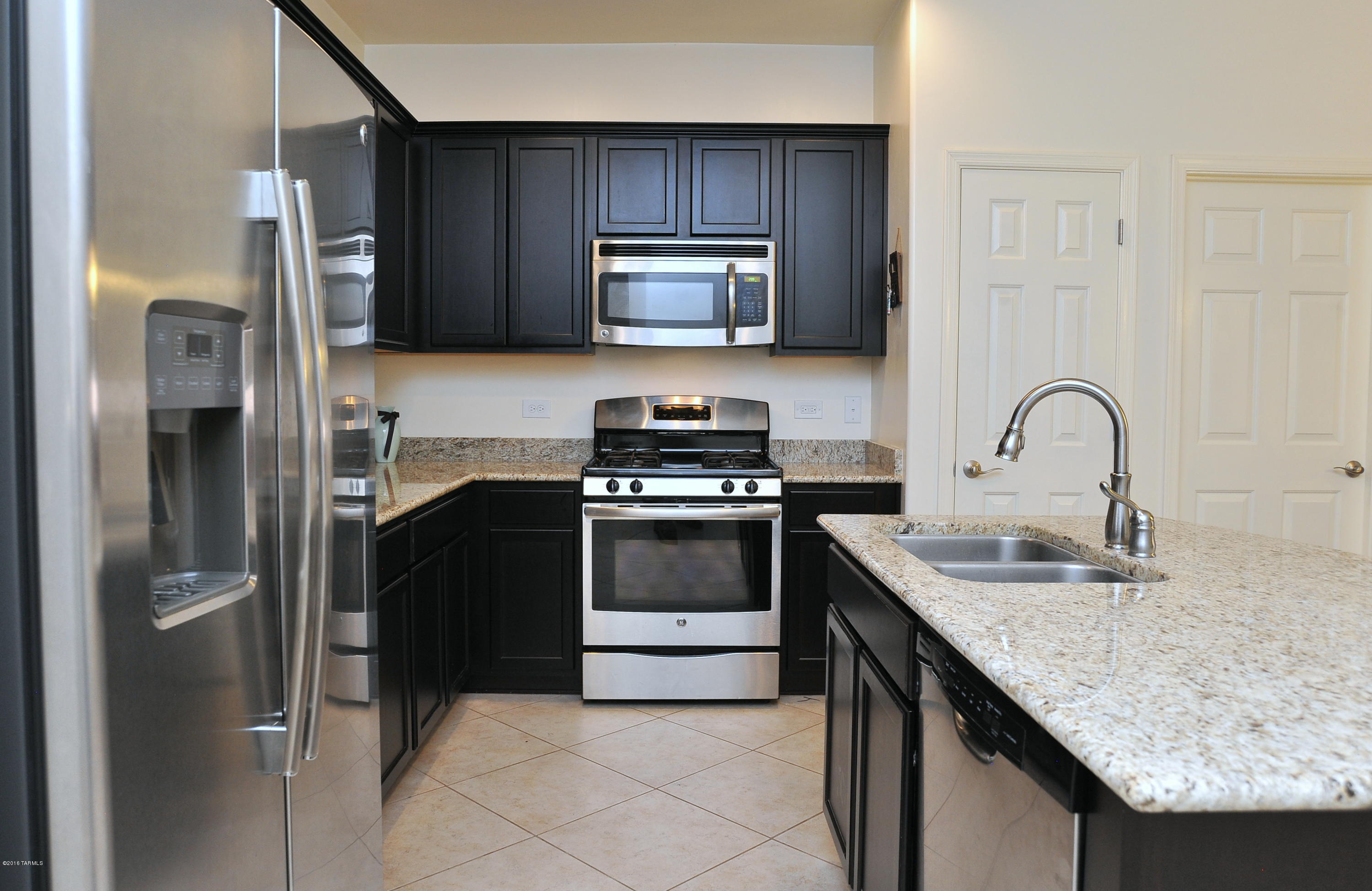 39033 S Running Roses Lane