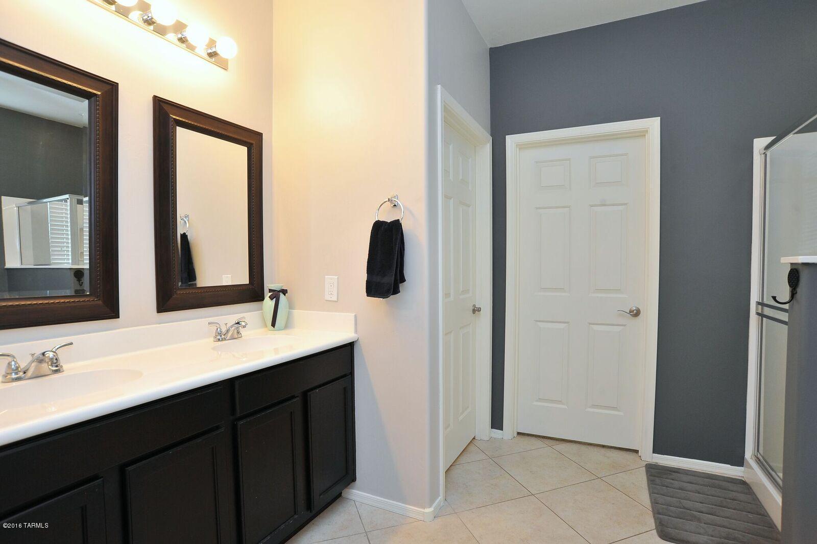 39033 S Running Roses Lane