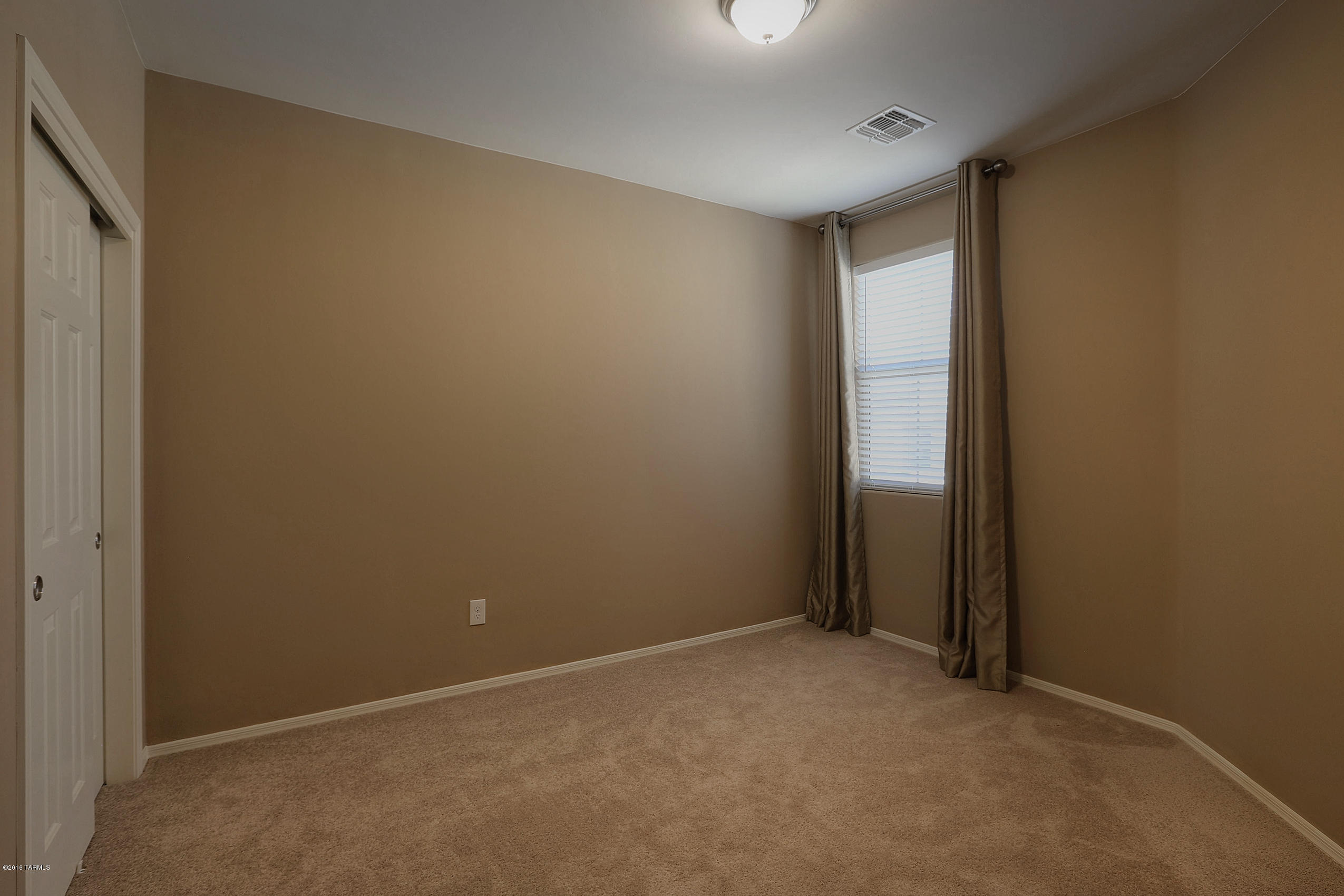 38996 S Running Roses Lane