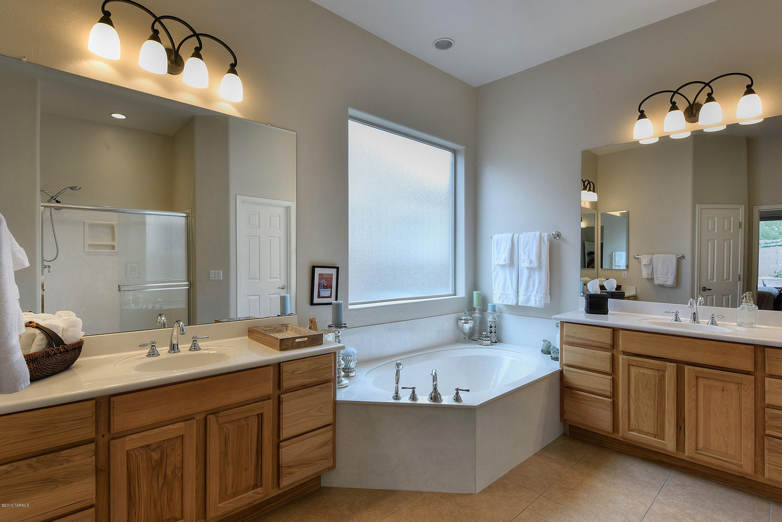 8589 N Crosswater Loop