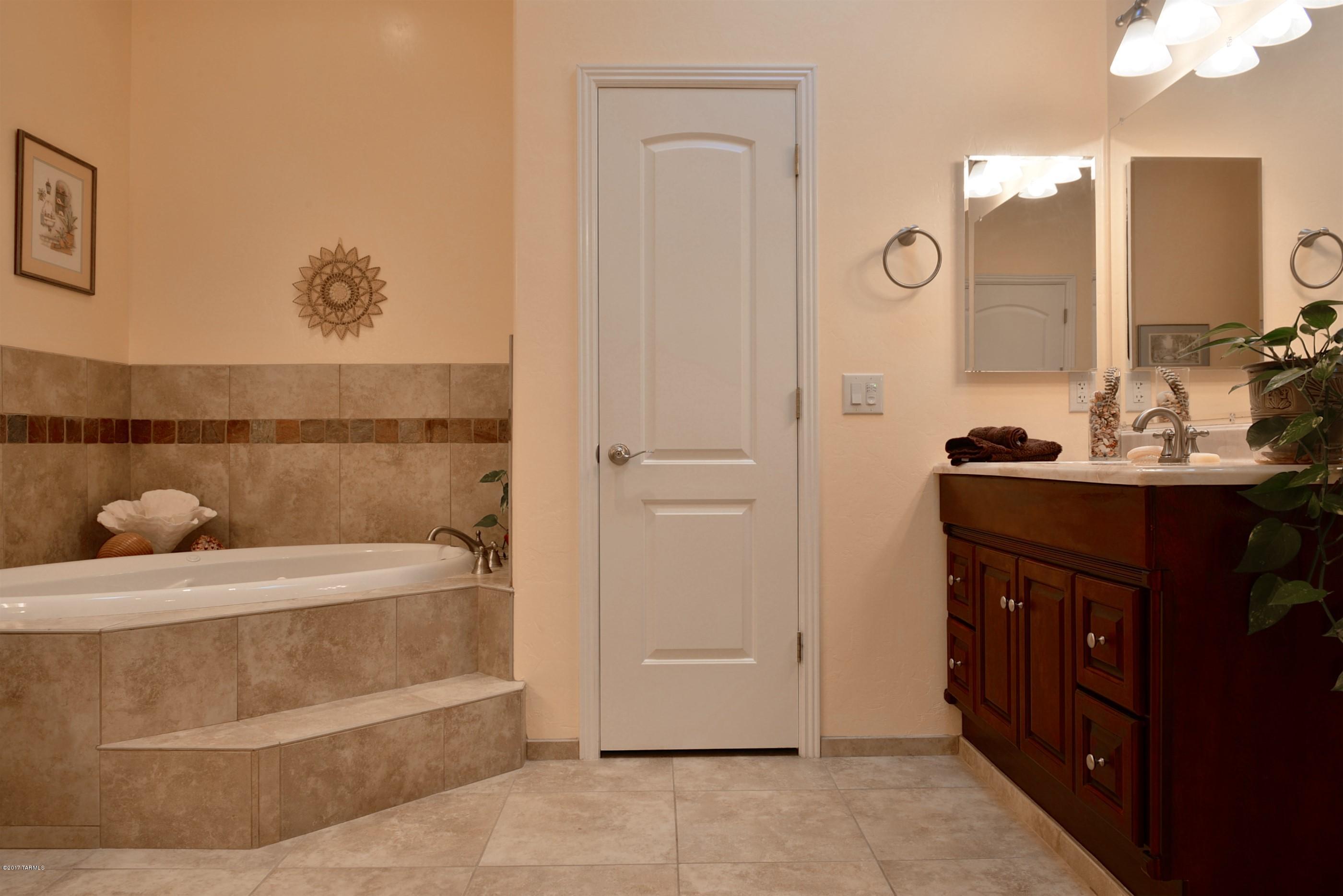 16586 S Saguaro View Lane