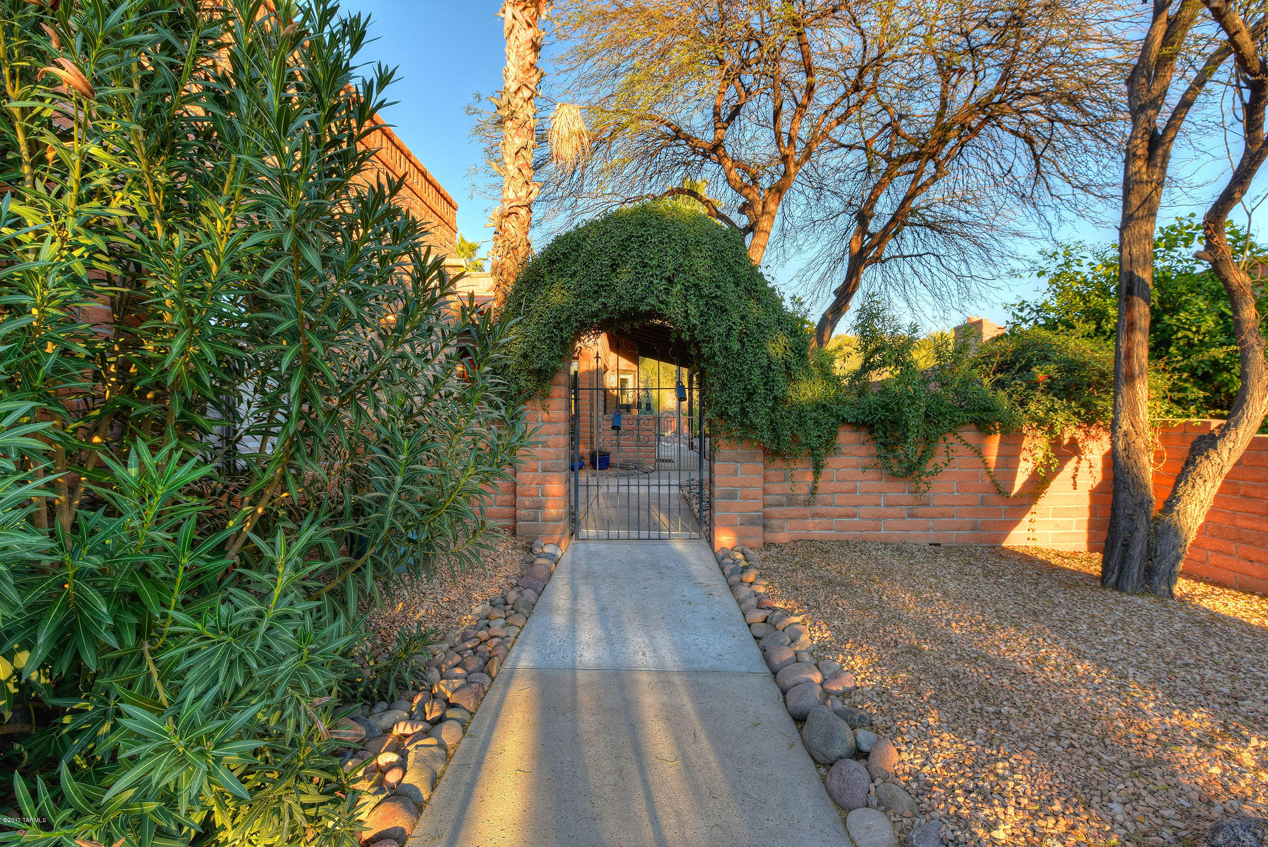 4640 N Camino Campero