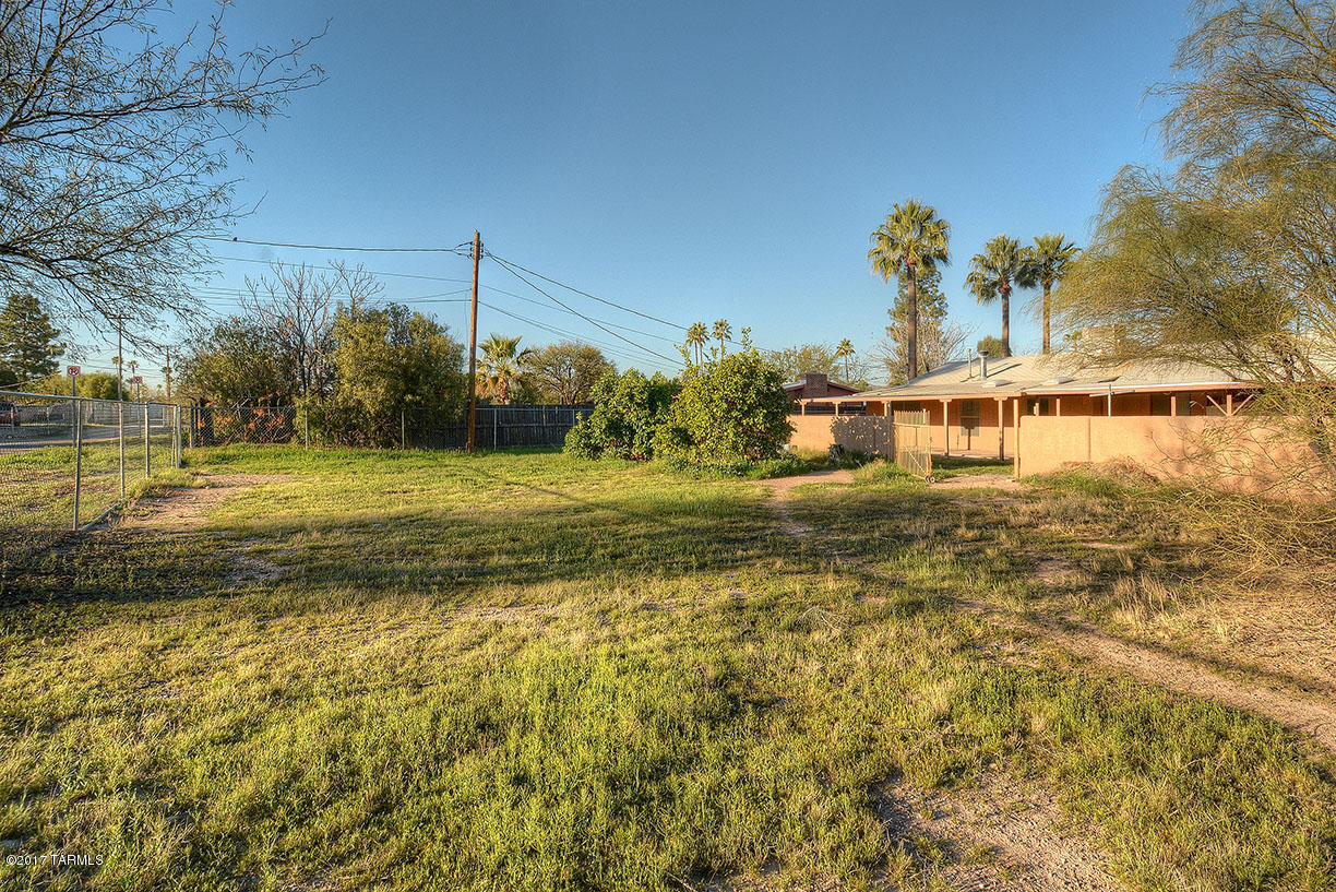 3250 N El Burrito Avenue