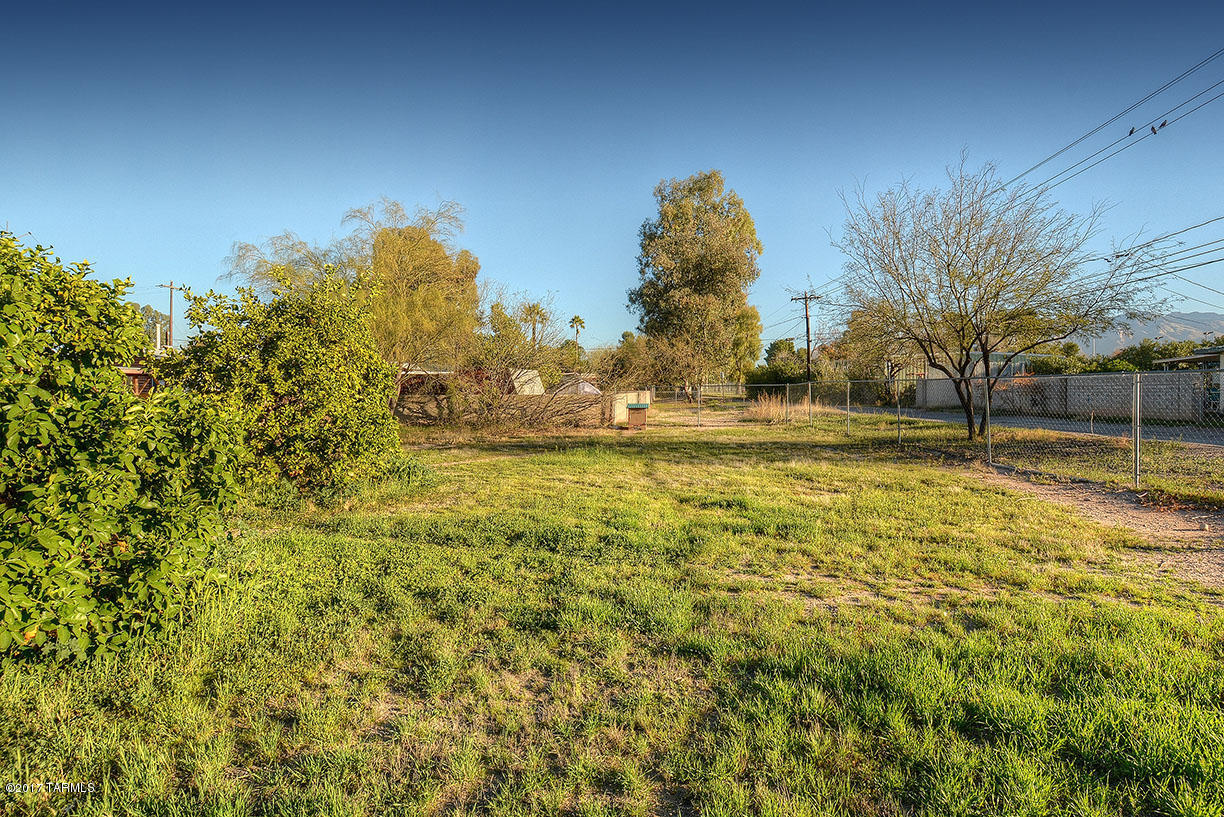 3250 N El Burrito Avenue