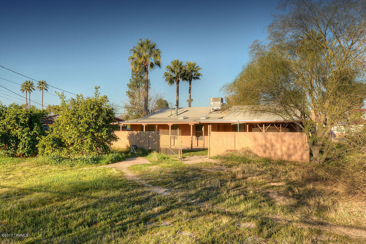 3250 N El Burrito Avenue