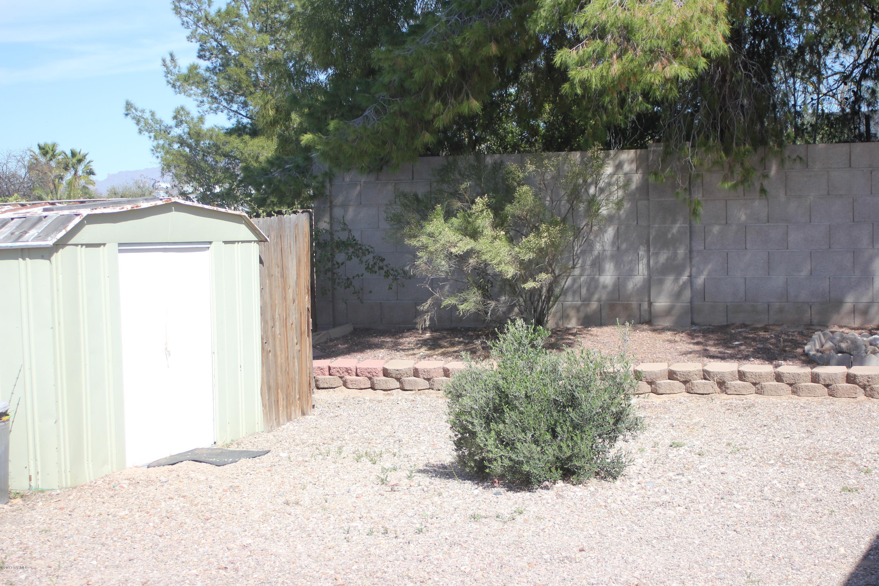 2350 S Bonanza Avenue