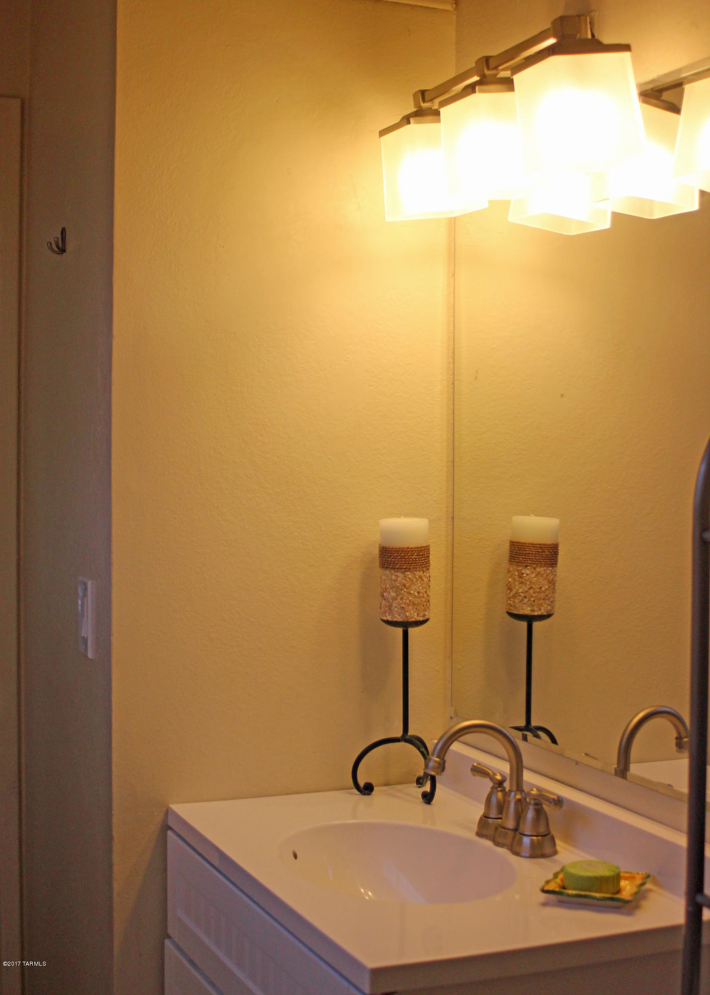 2350 S Bonanza Avenue