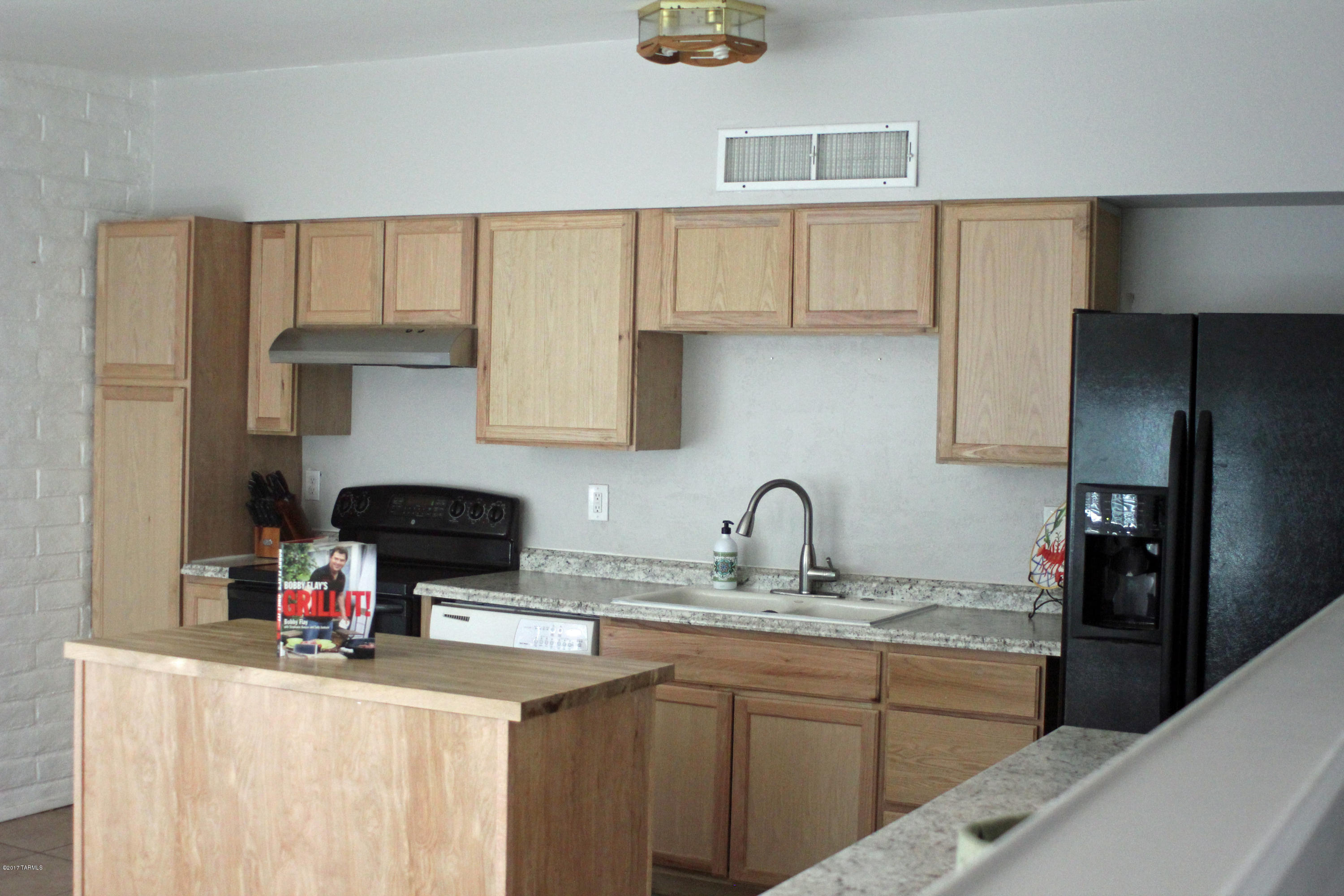 2350 S Bonanza Avenue