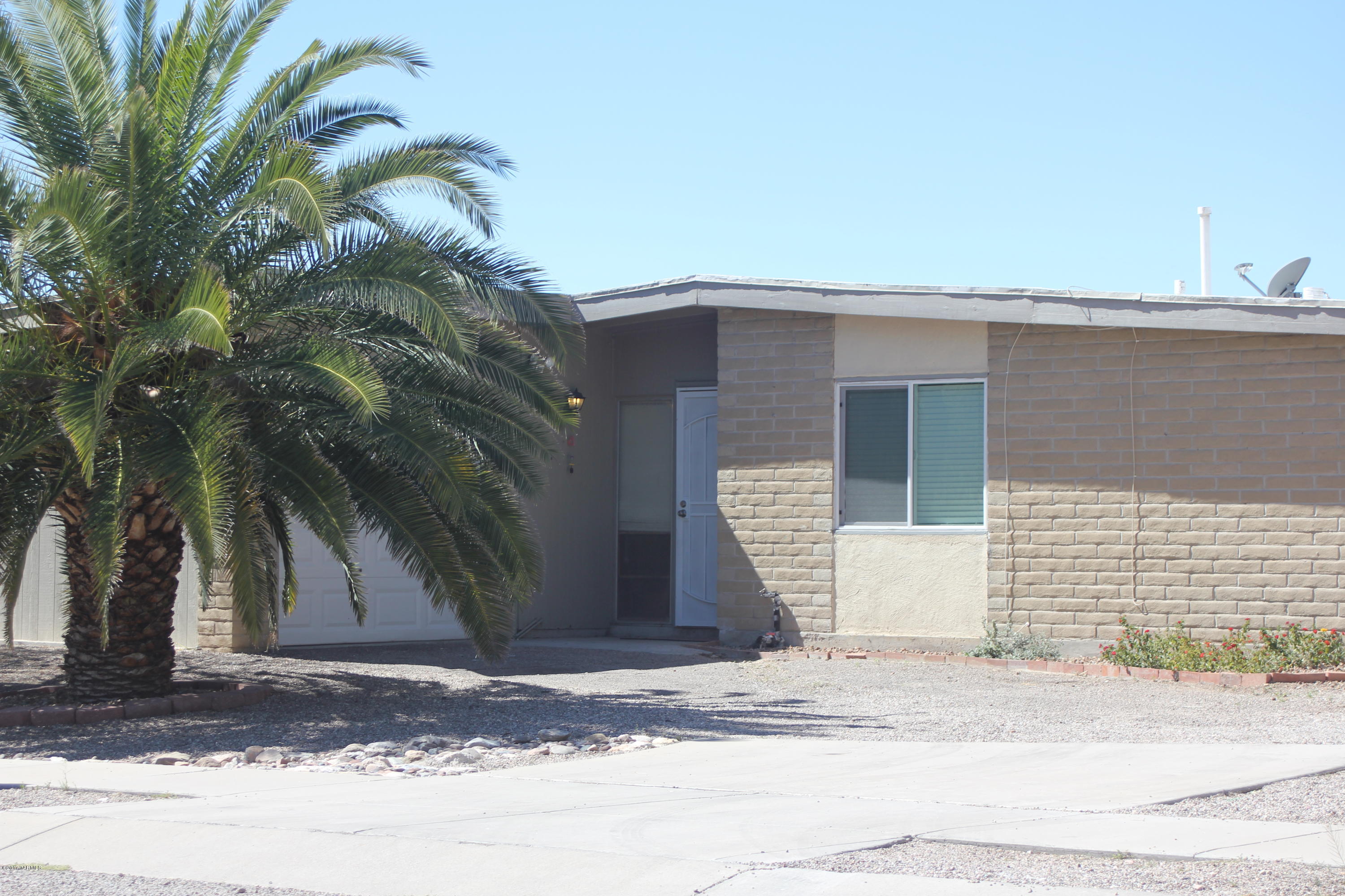 2350 S Bonanza Avenue