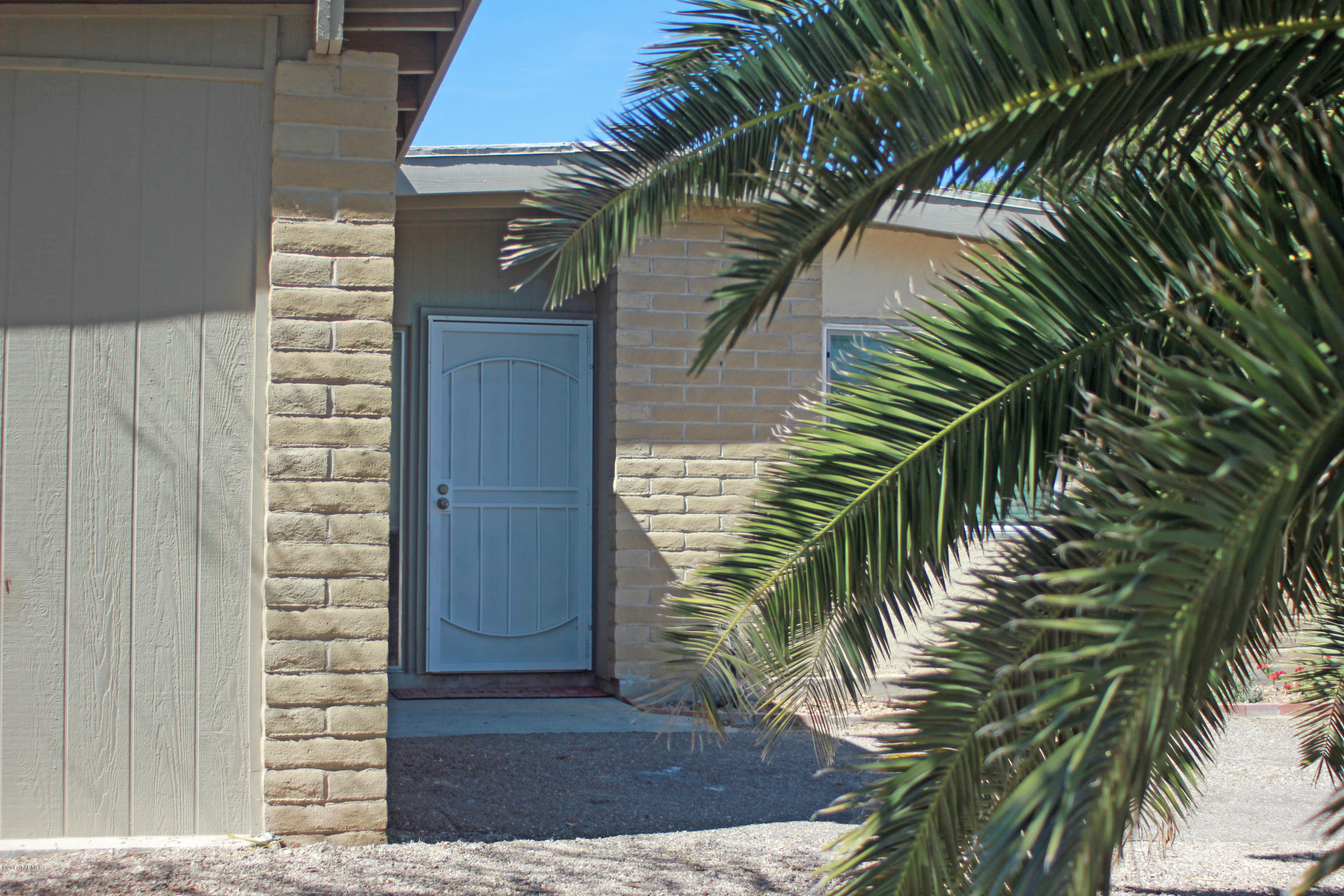 2350 S Bonanza Avenue