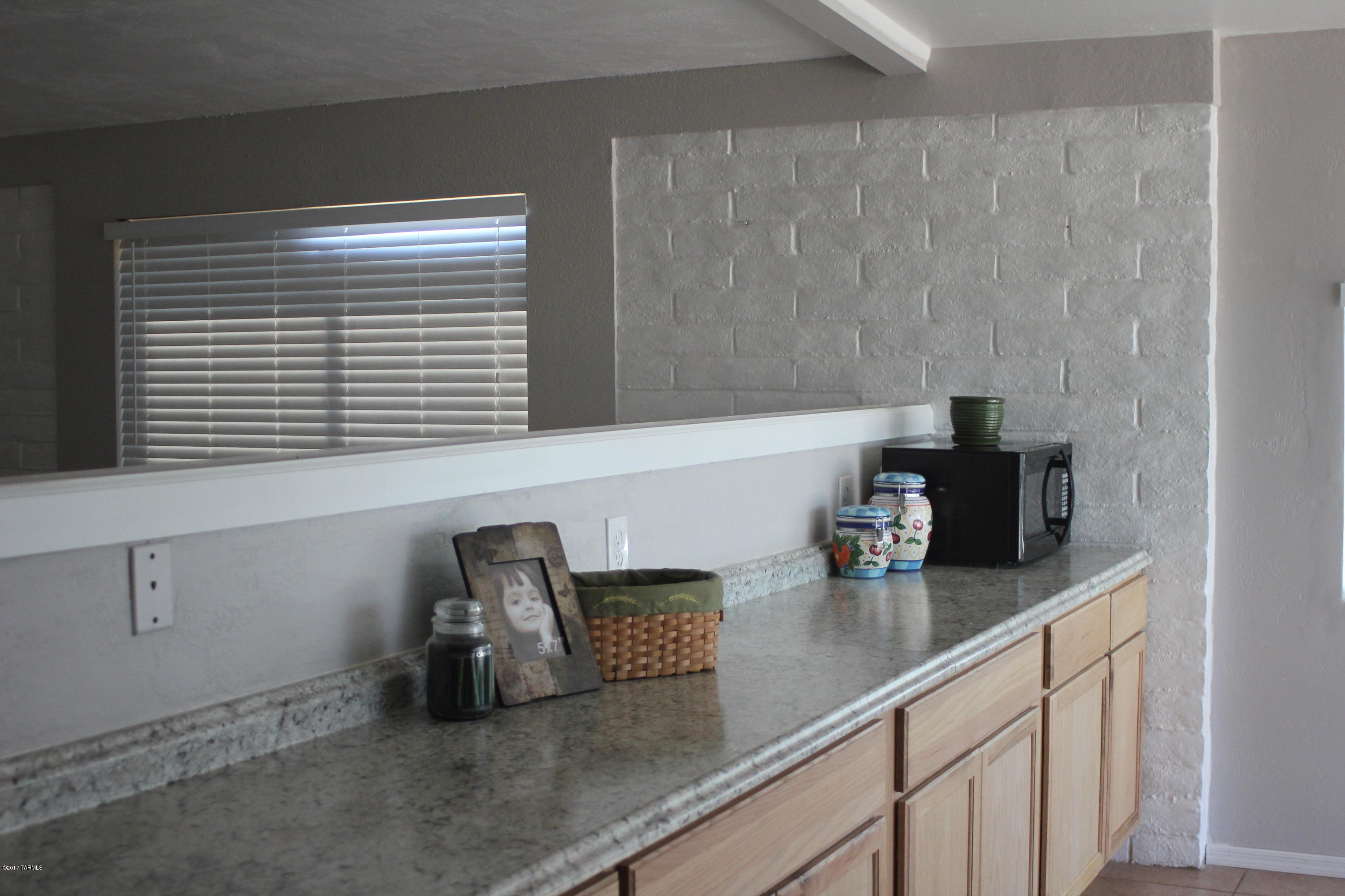 2350 S Bonanza Avenue