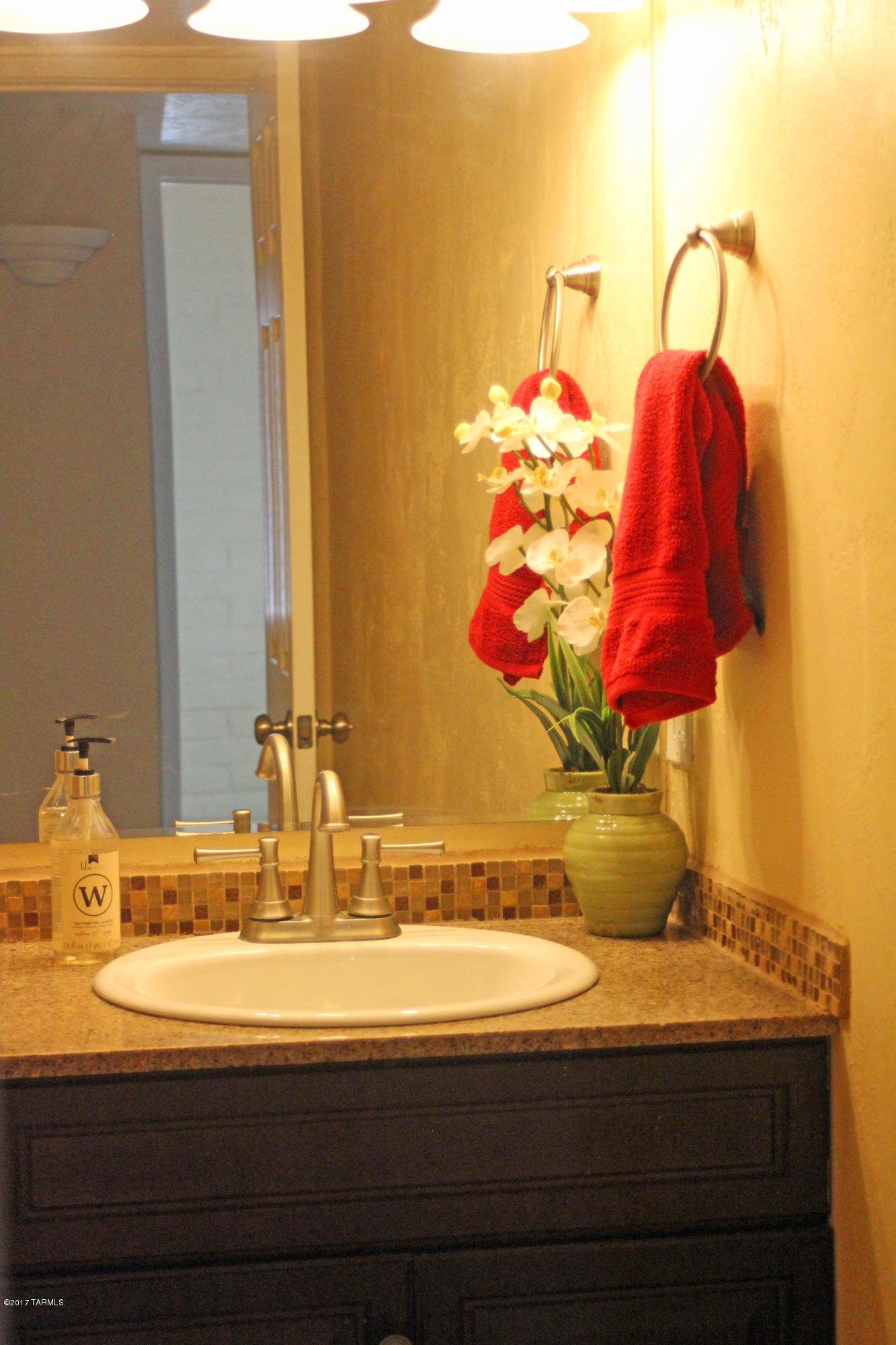 2350 S Bonanza Avenue