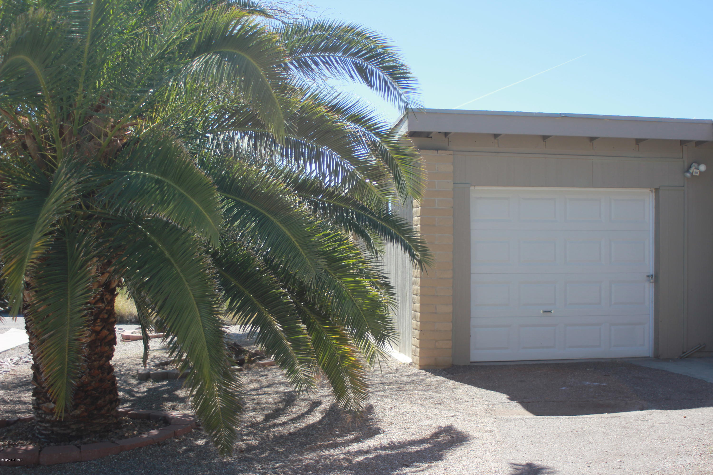 2350 S Bonanza Avenue