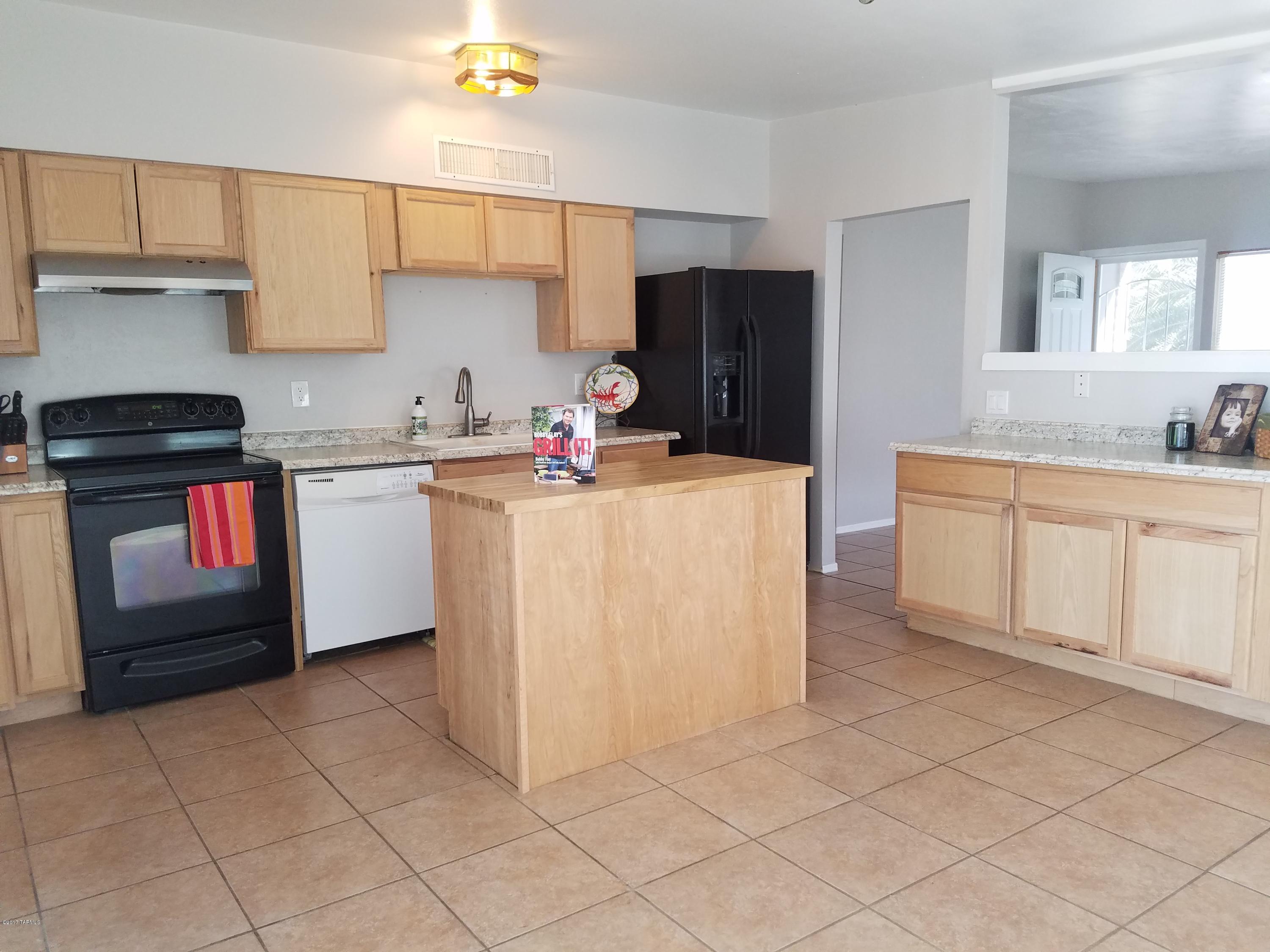 2350 S Bonanza Avenue