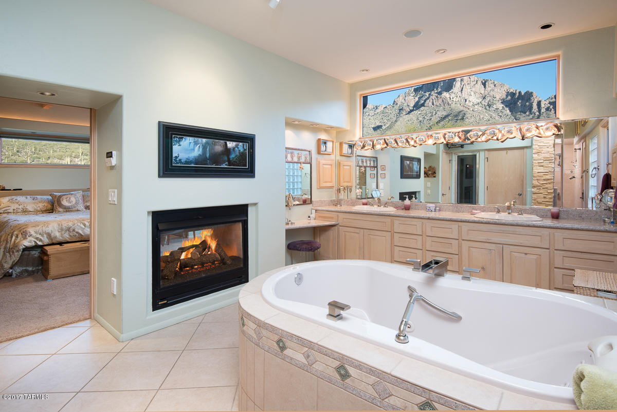 10350 N Cliff Dweller Place