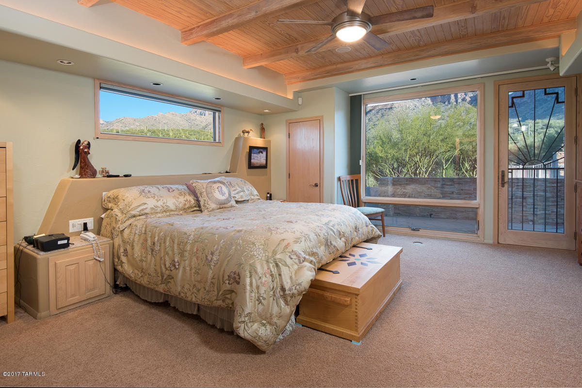 10350 N Cliff Dweller Place