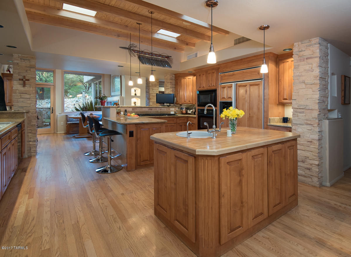 10350 N Cliff Dweller Place