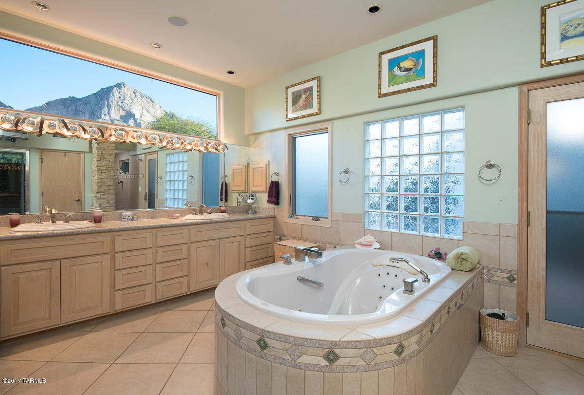 10350 N Cliff Dweller Place