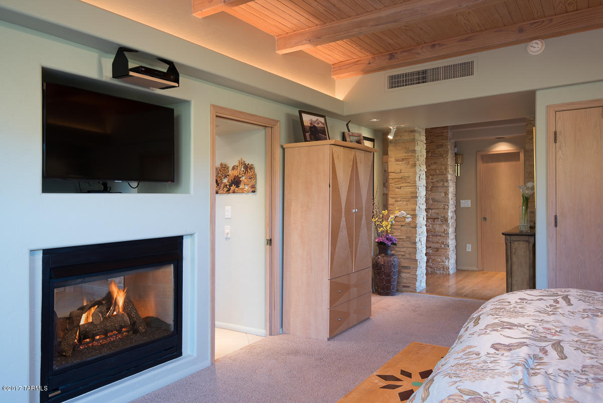 10350 N Cliff Dweller Place