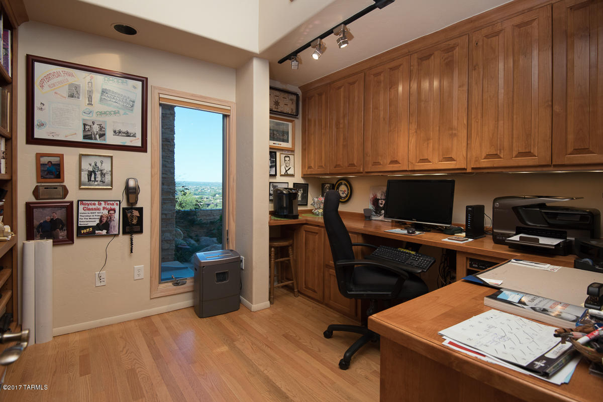 10350 N Cliff Dweller Place