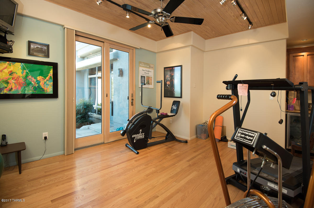 10350 N Cliff Dweller Place