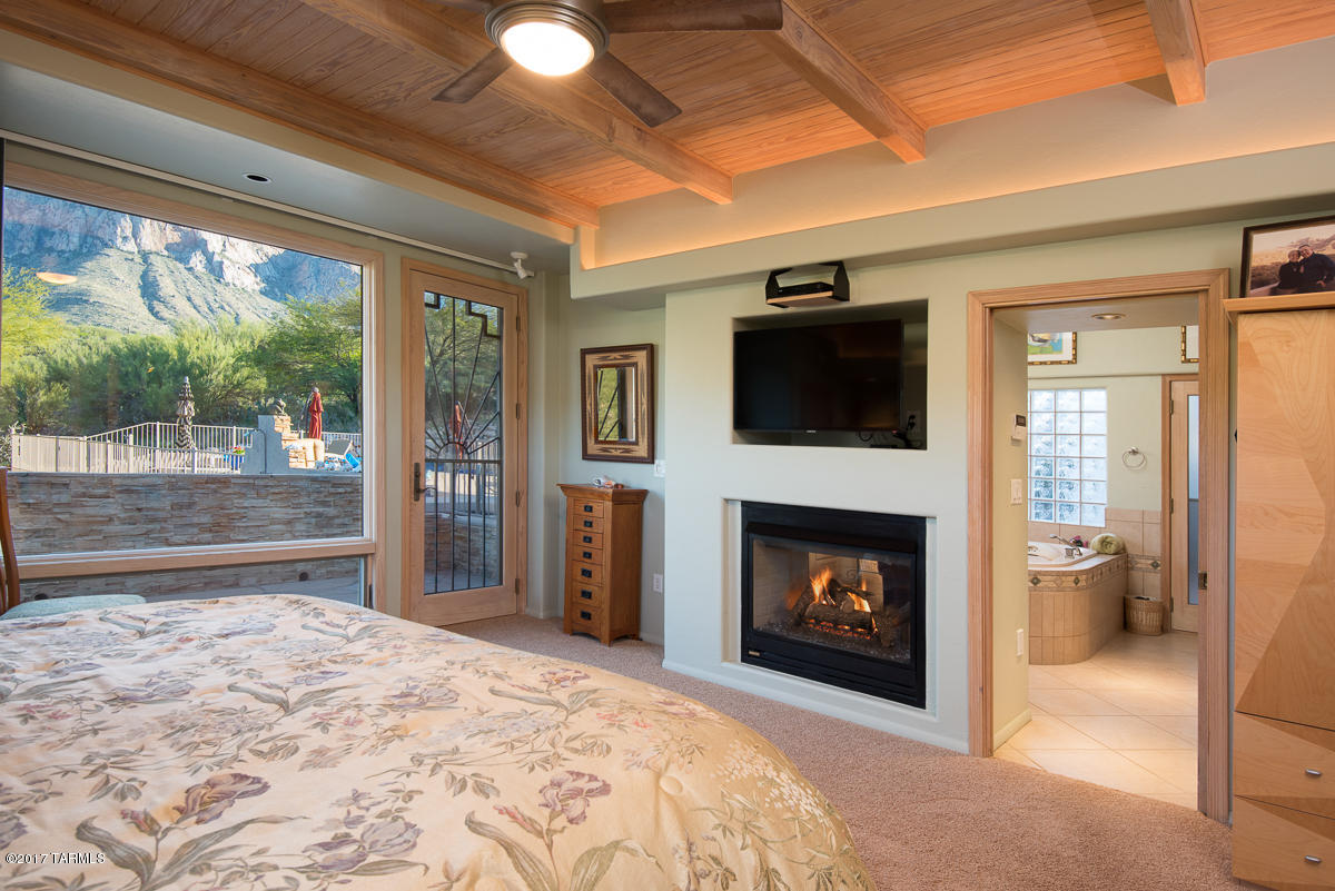 10350 N Cliff Dweller Place