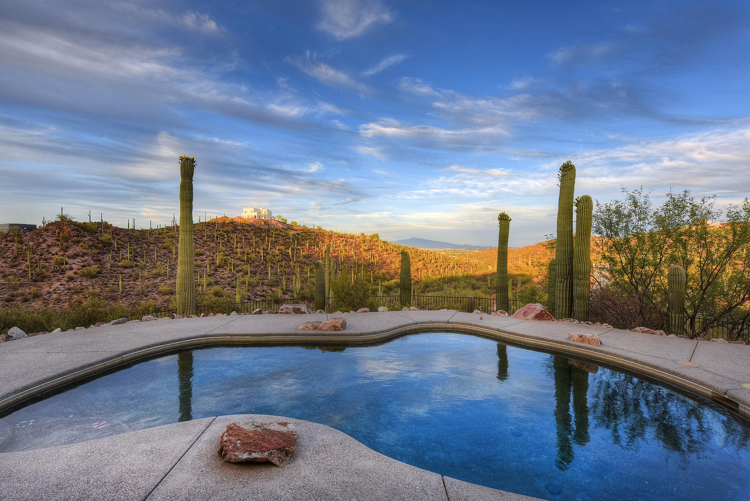 3151 W Mockingbird Lane