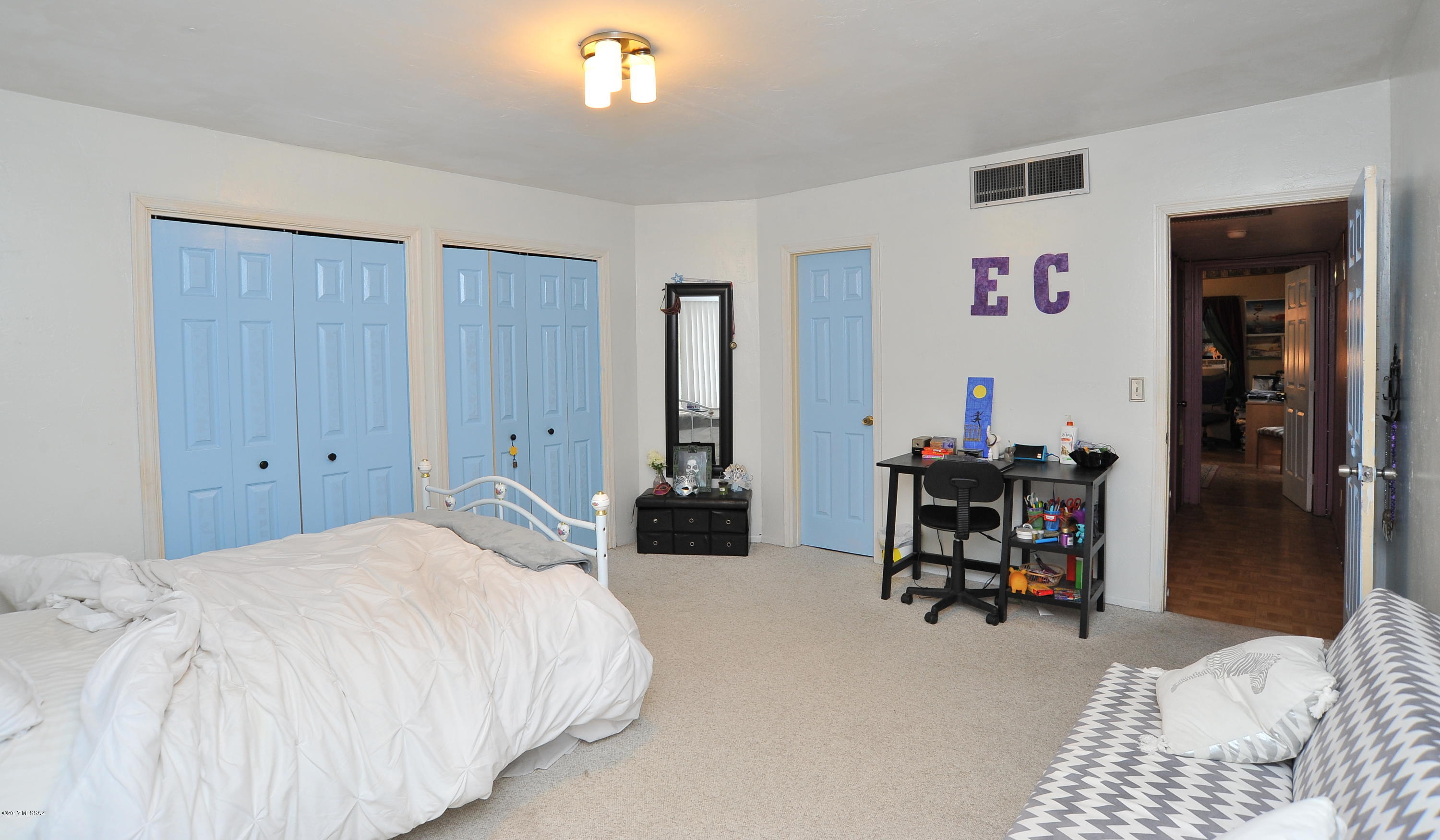 1061 W Roller Coaster Road