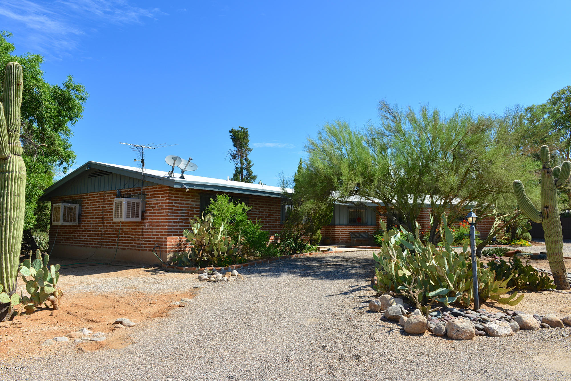 1240 W Maximilian Way