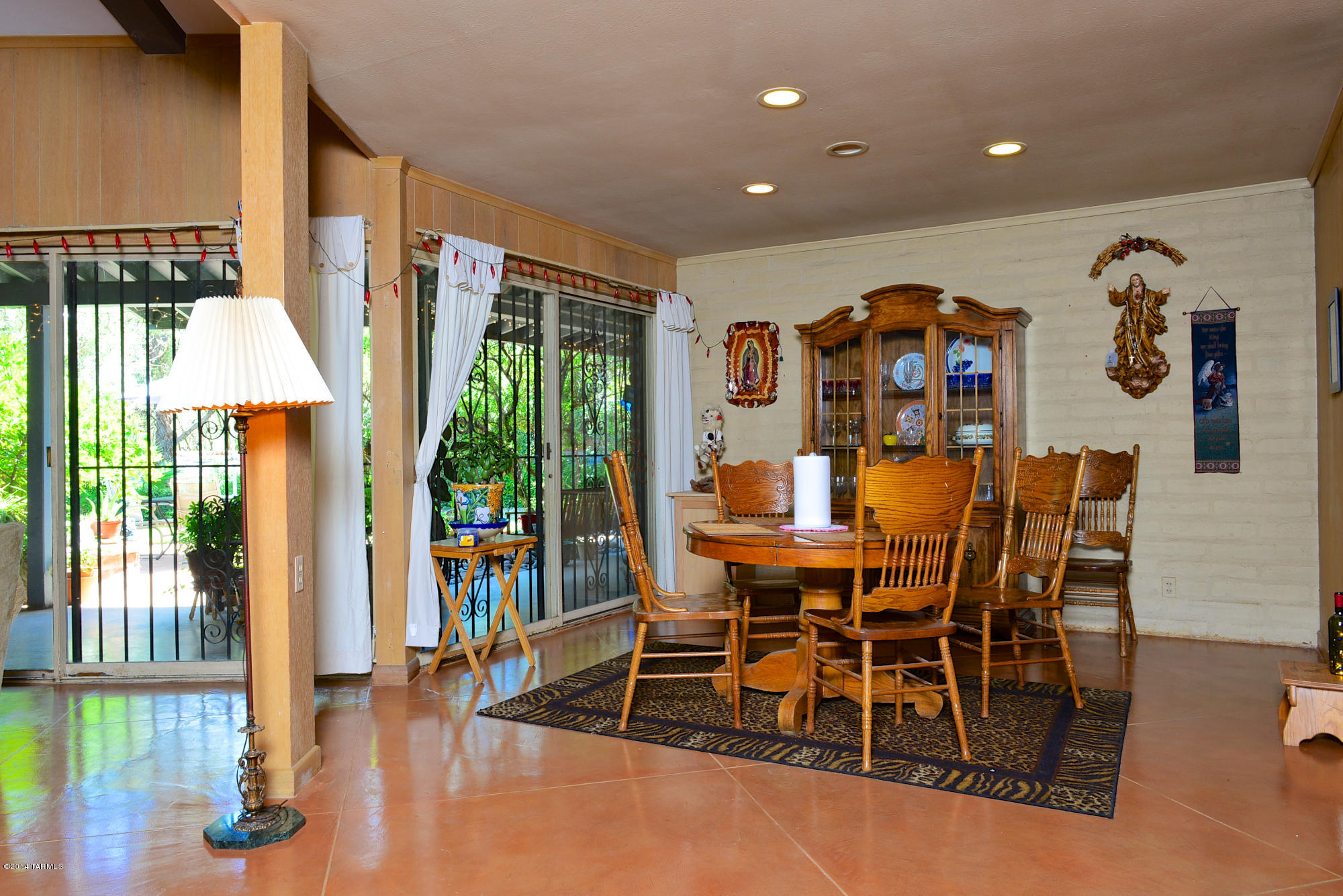 1240 W Maximilian Way