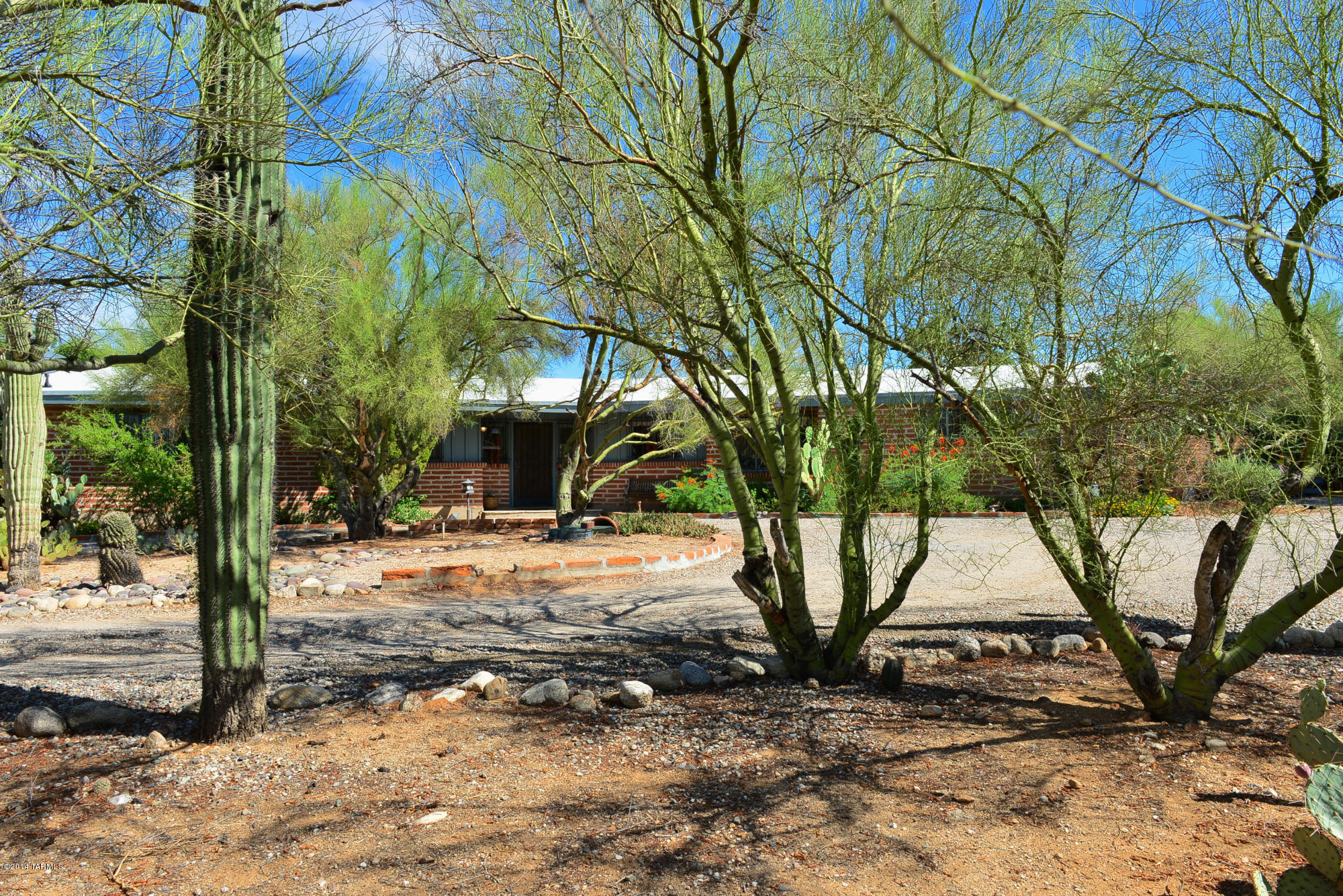 1240 W Maximilian Way