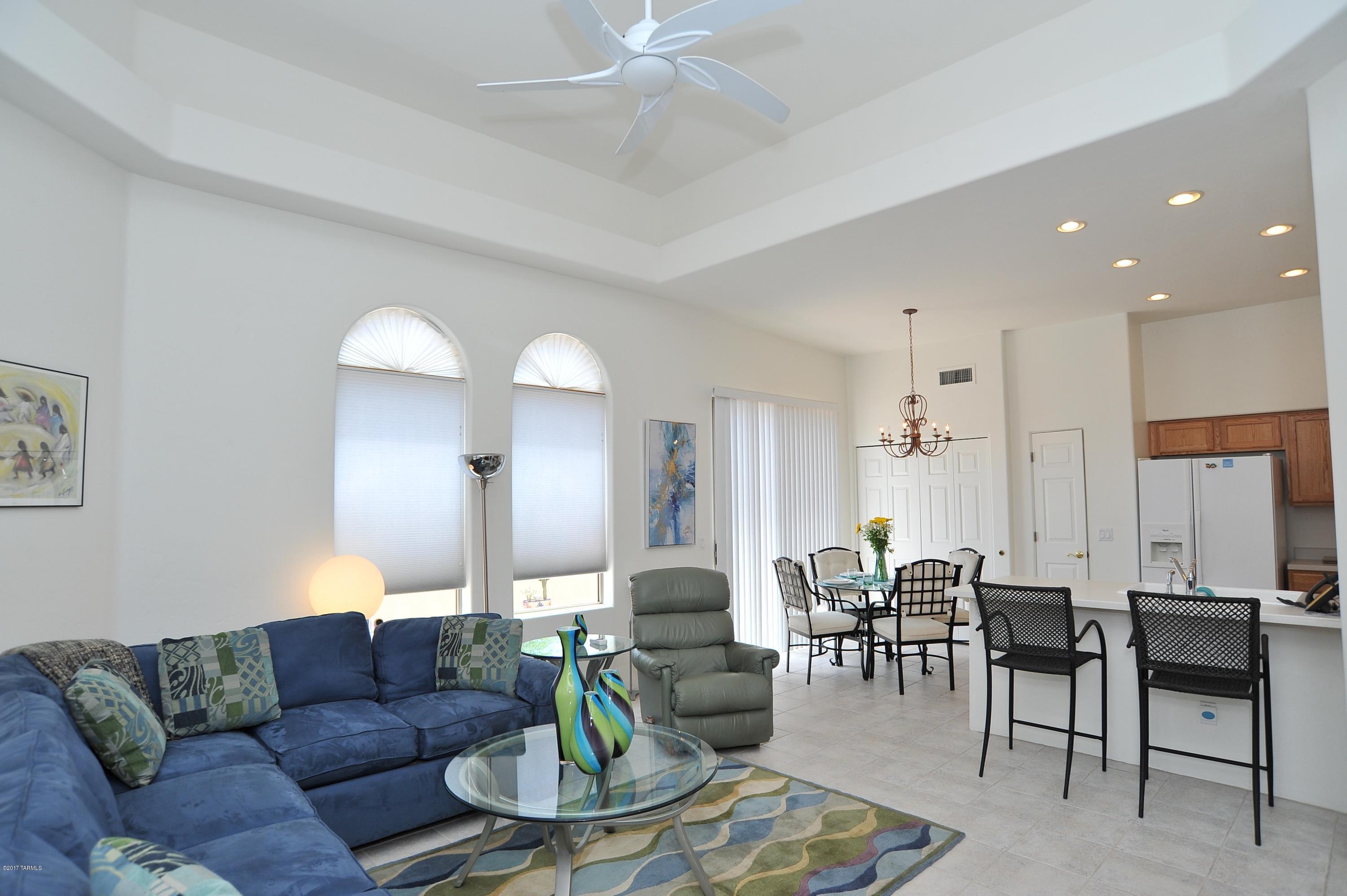 2418 W Via Di Silvio