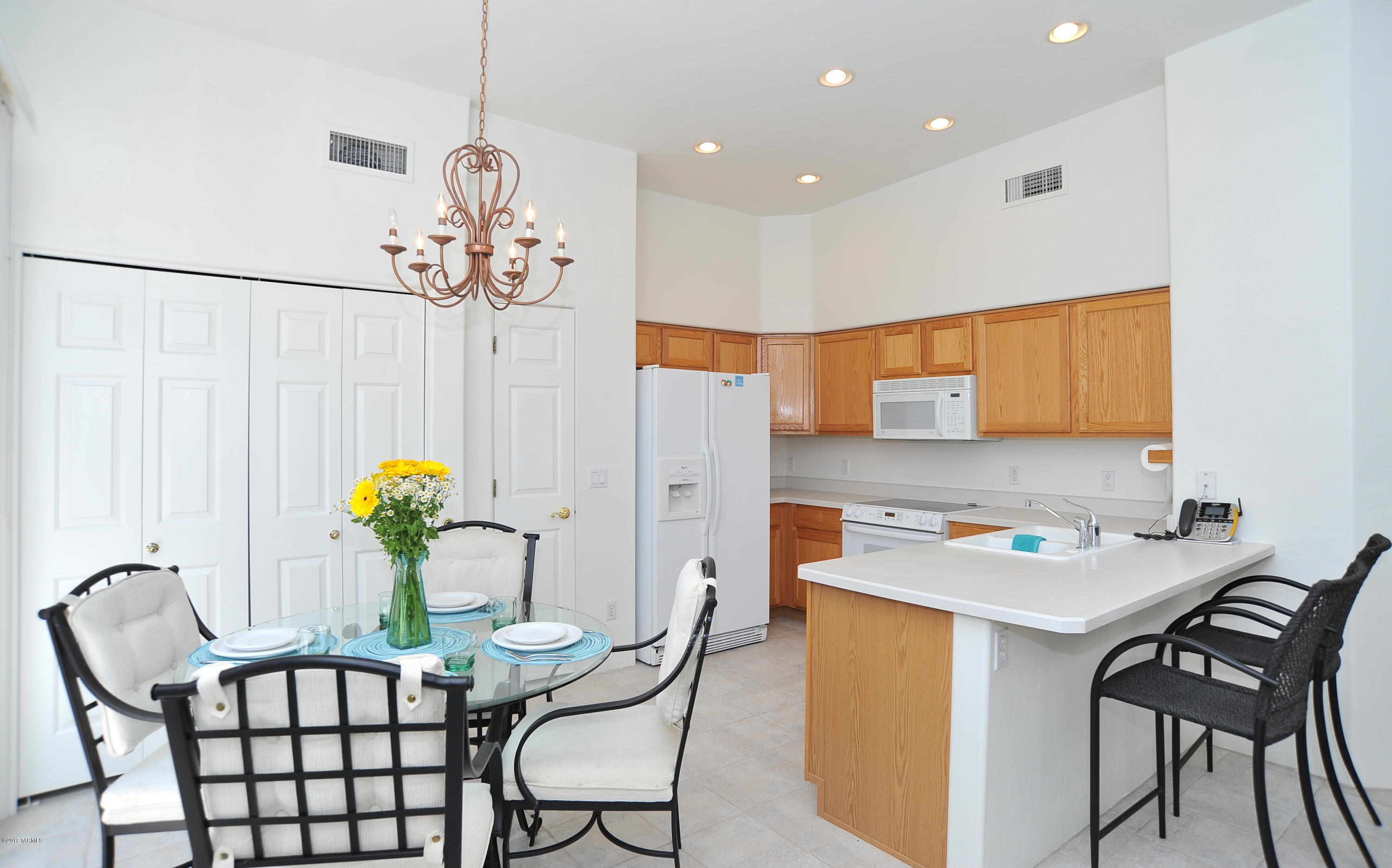 2418 W Via Di Silvio