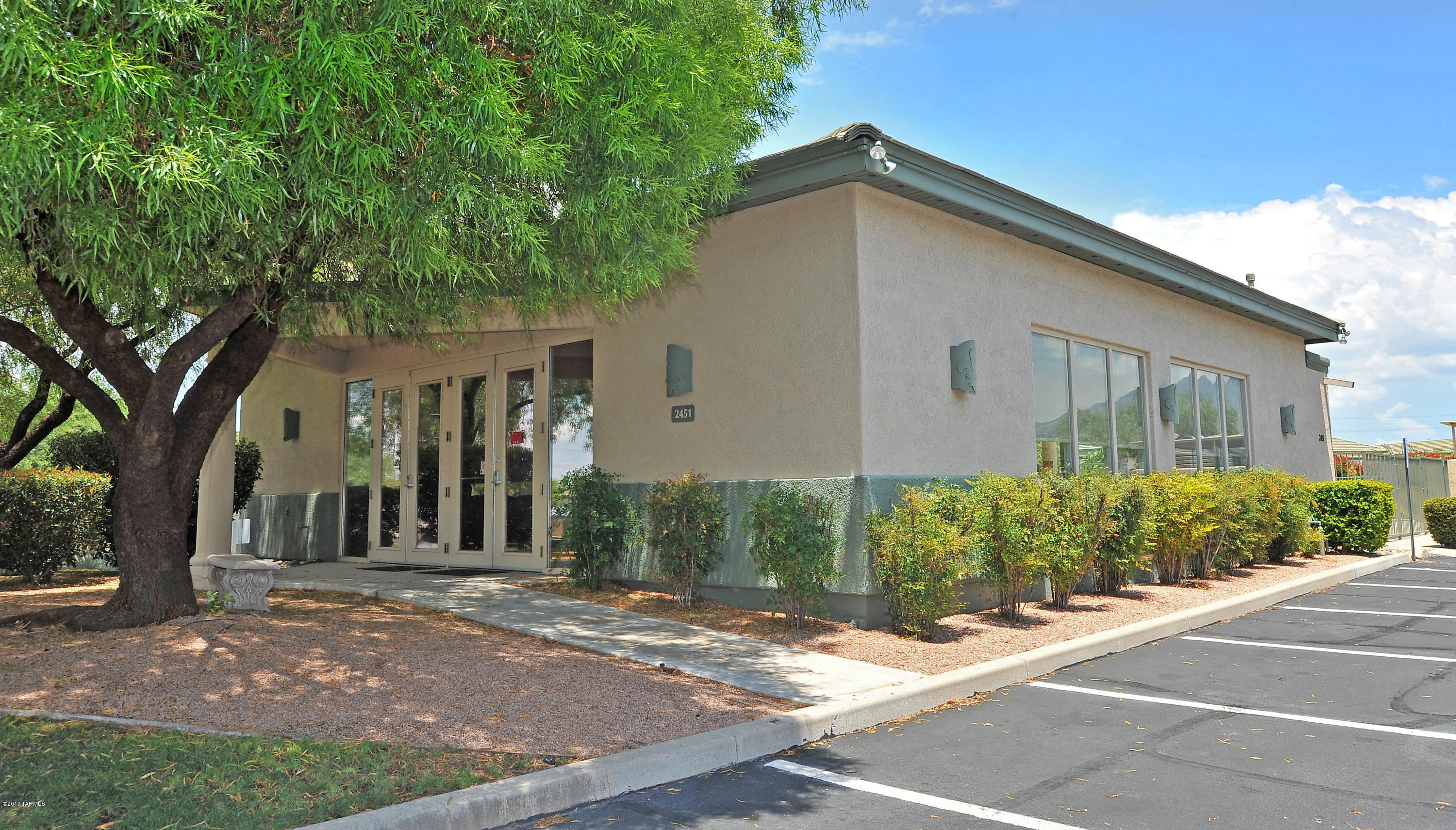 2418 W Via Di Silvio