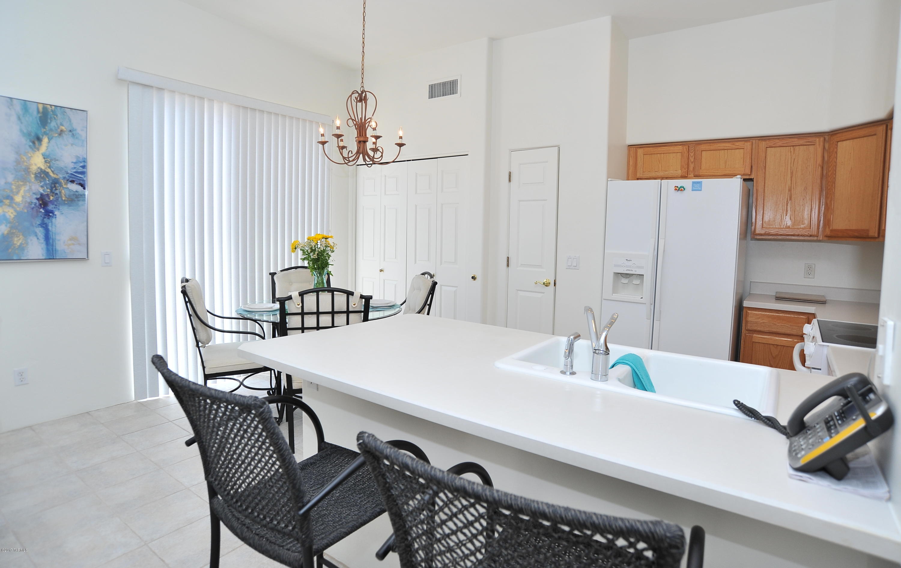 2418 W Via Di Silvio