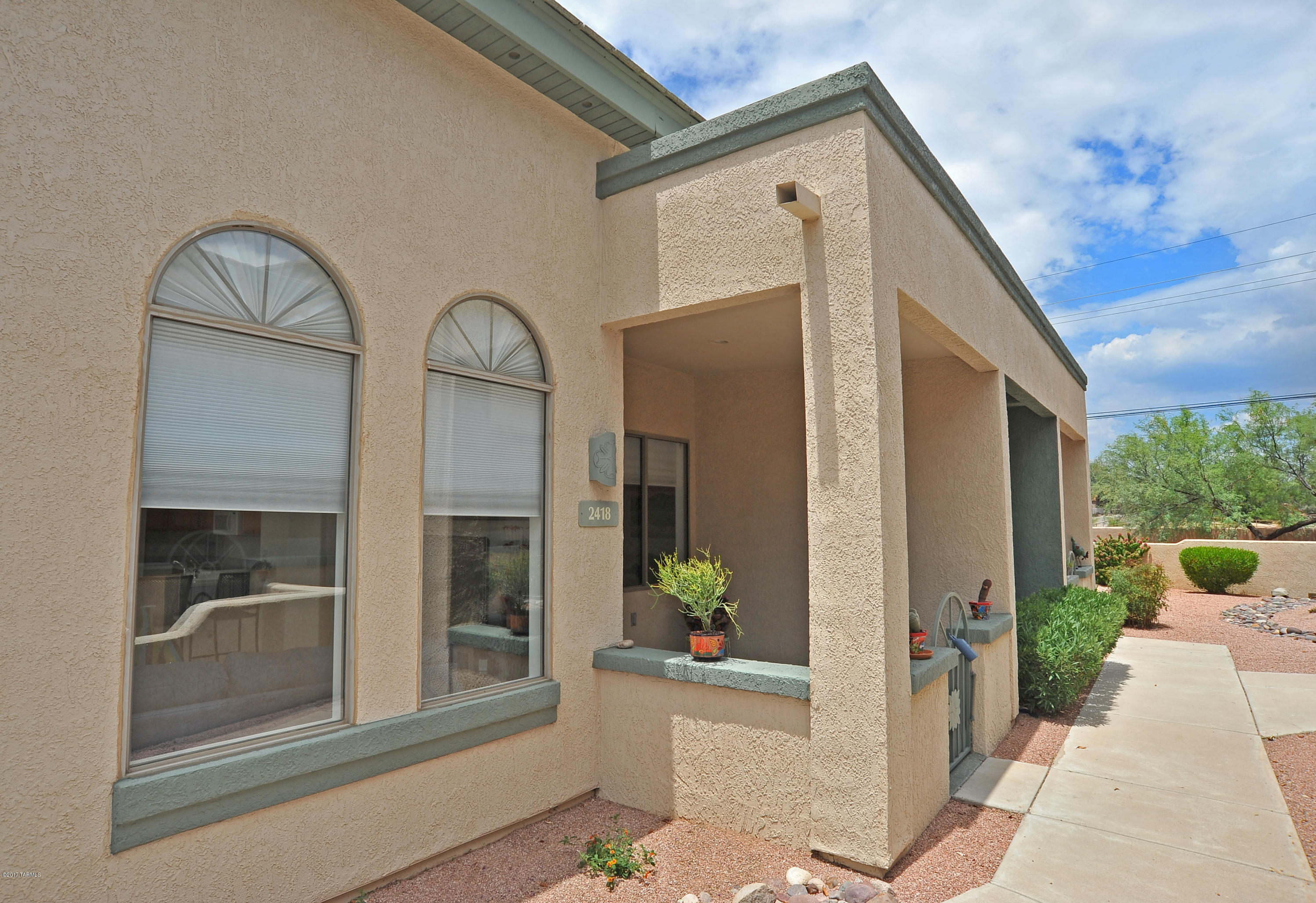 2418 W Via Di Silvio