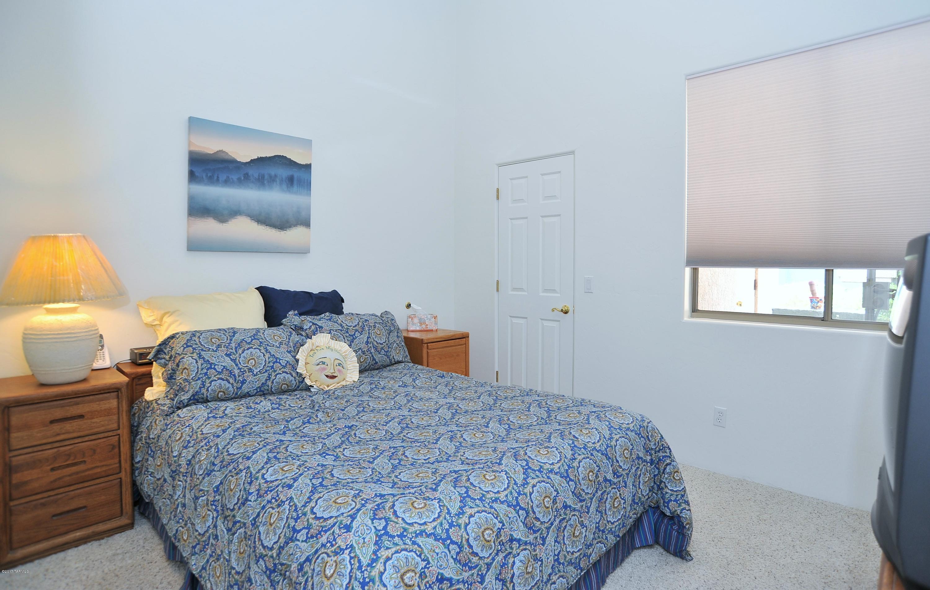 2418 W Via Di Silvio