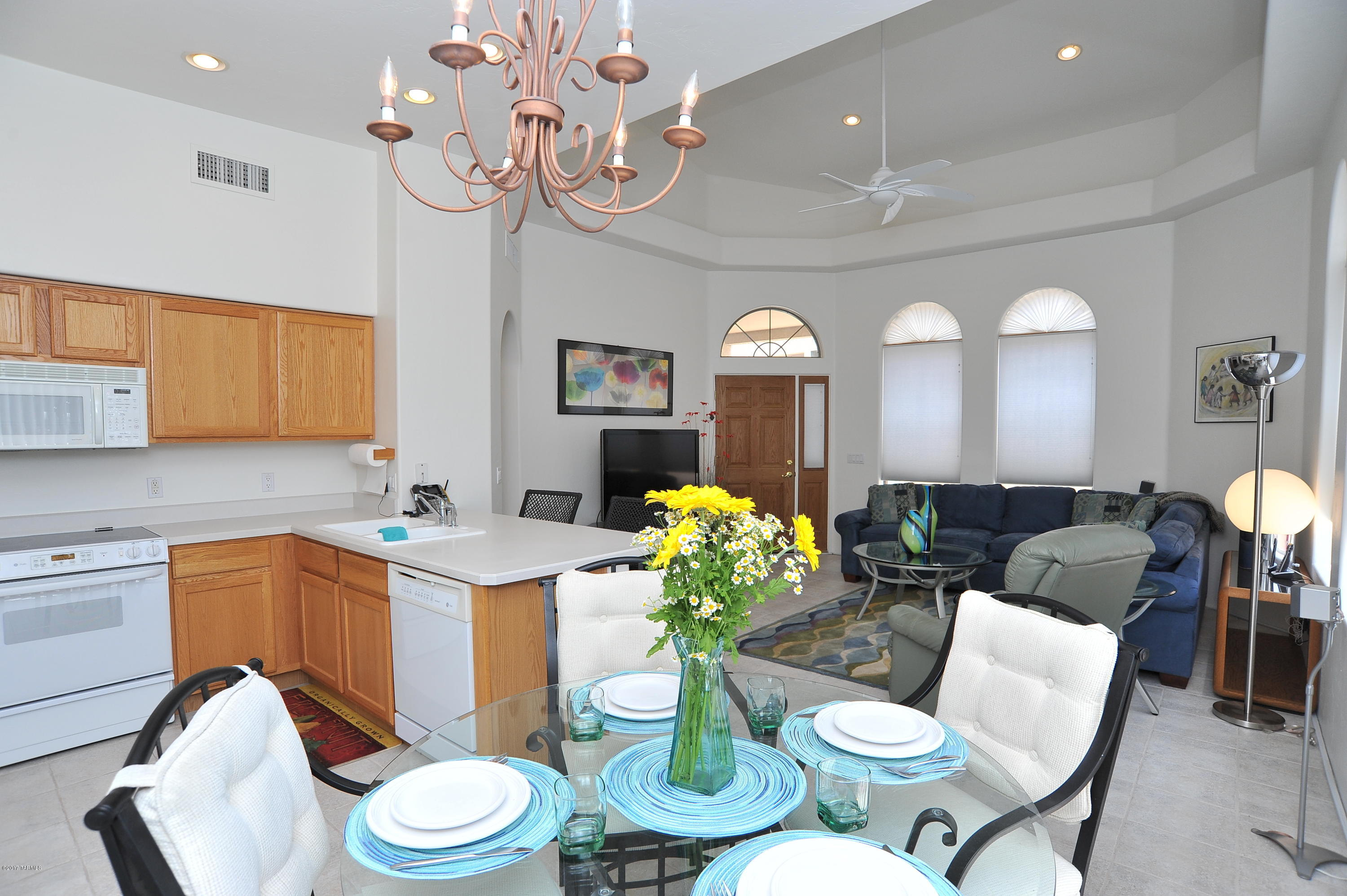 2418 W Via Di Silvio