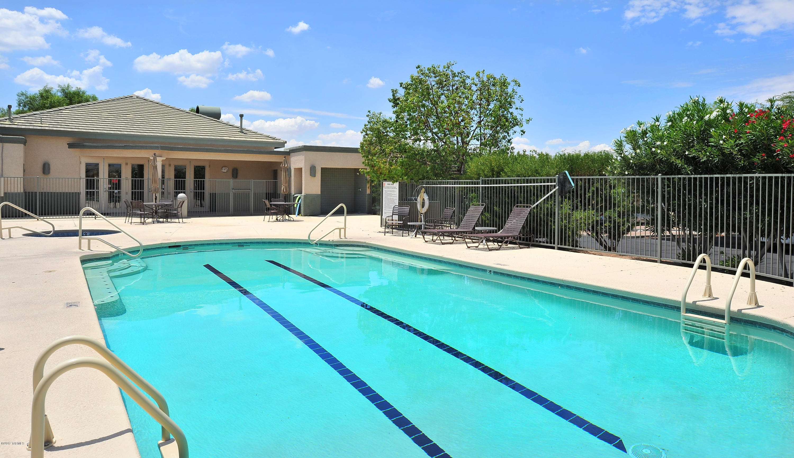 2418 W Via Di Silvio