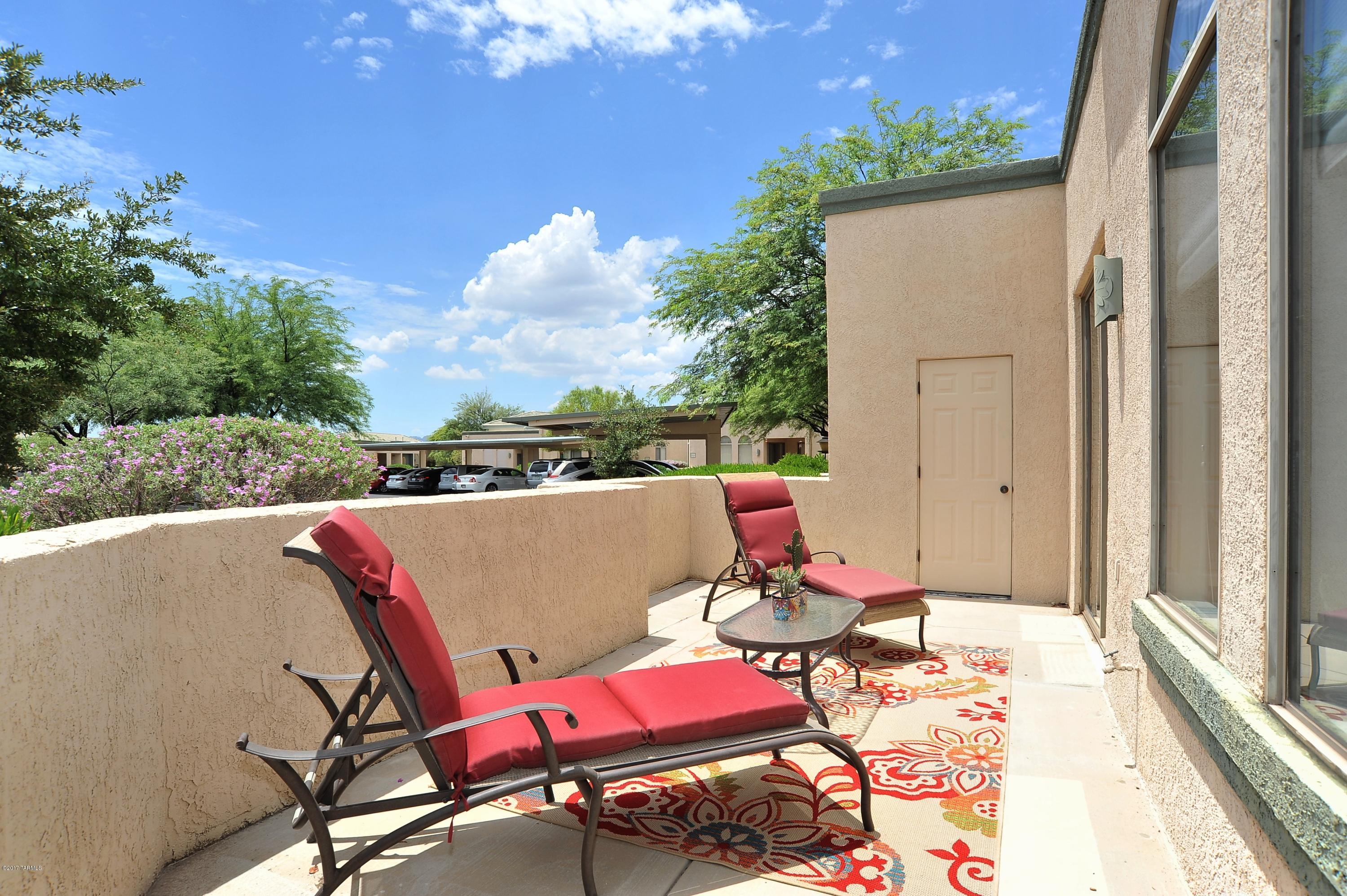 2418 W Via Di Silvio