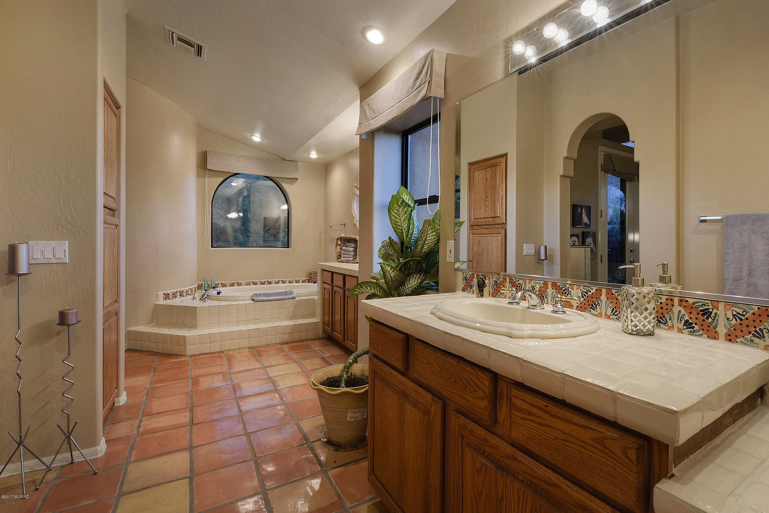 1661 E Crimson Canyon Place