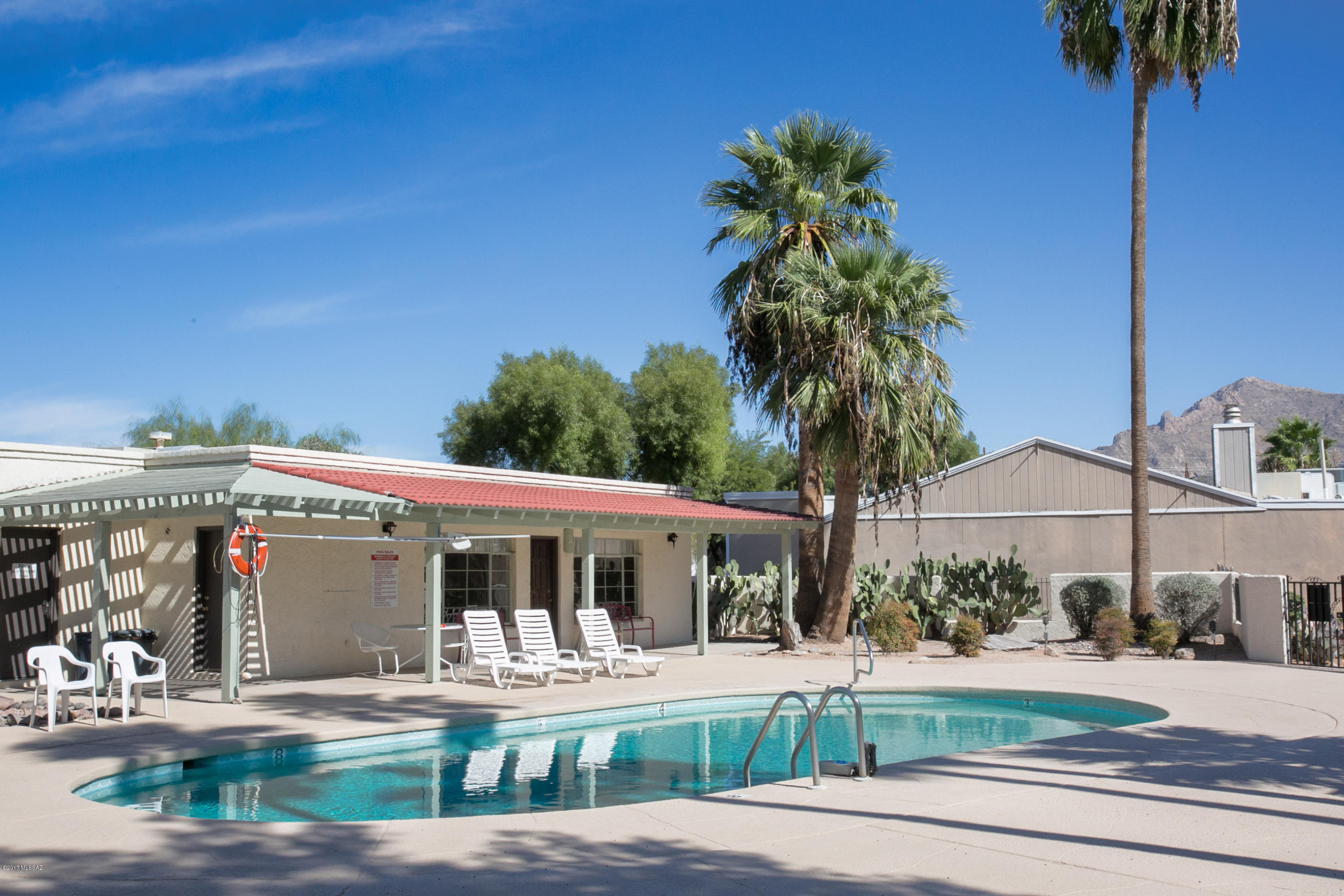 728 W Orange Tree Place